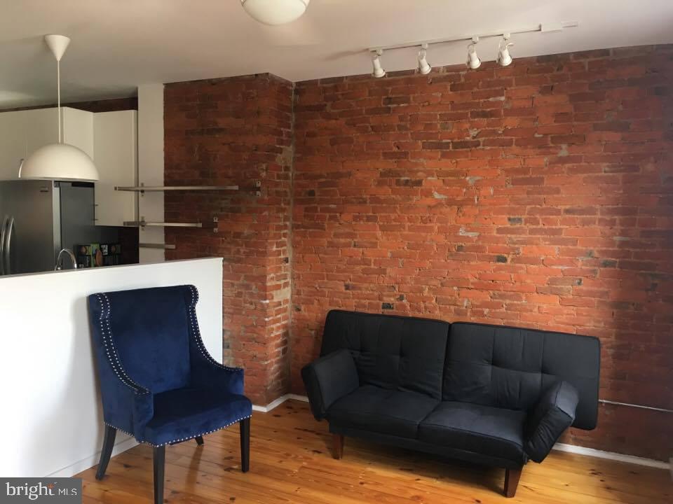 1812 W MASTER STREET