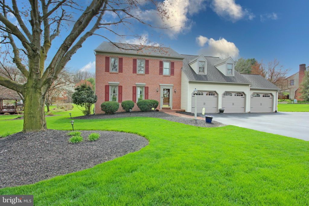 Photo of 9 ROUND HOUSE DR, LITITZ, PA 17543 (MLS # PALA2033070)