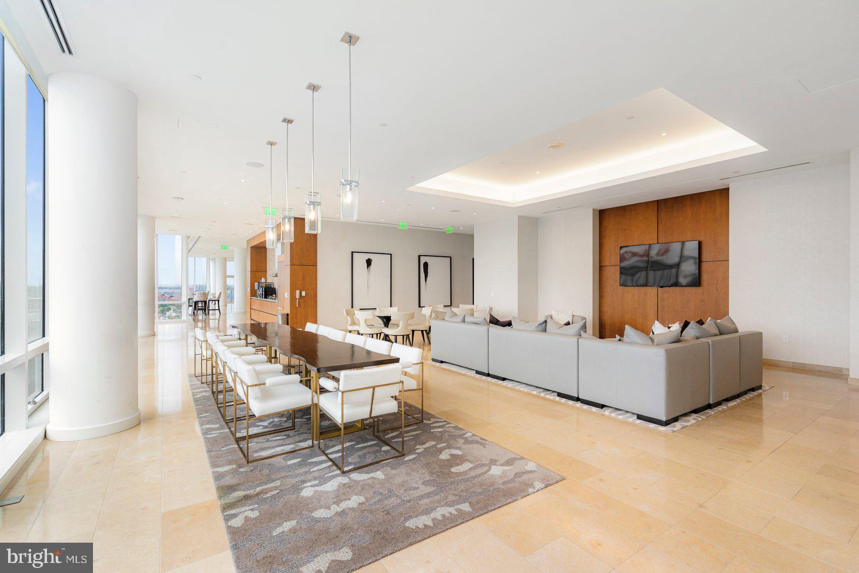 FOUR SEASONS PRIVATE RESIDENCES - Residential Lease