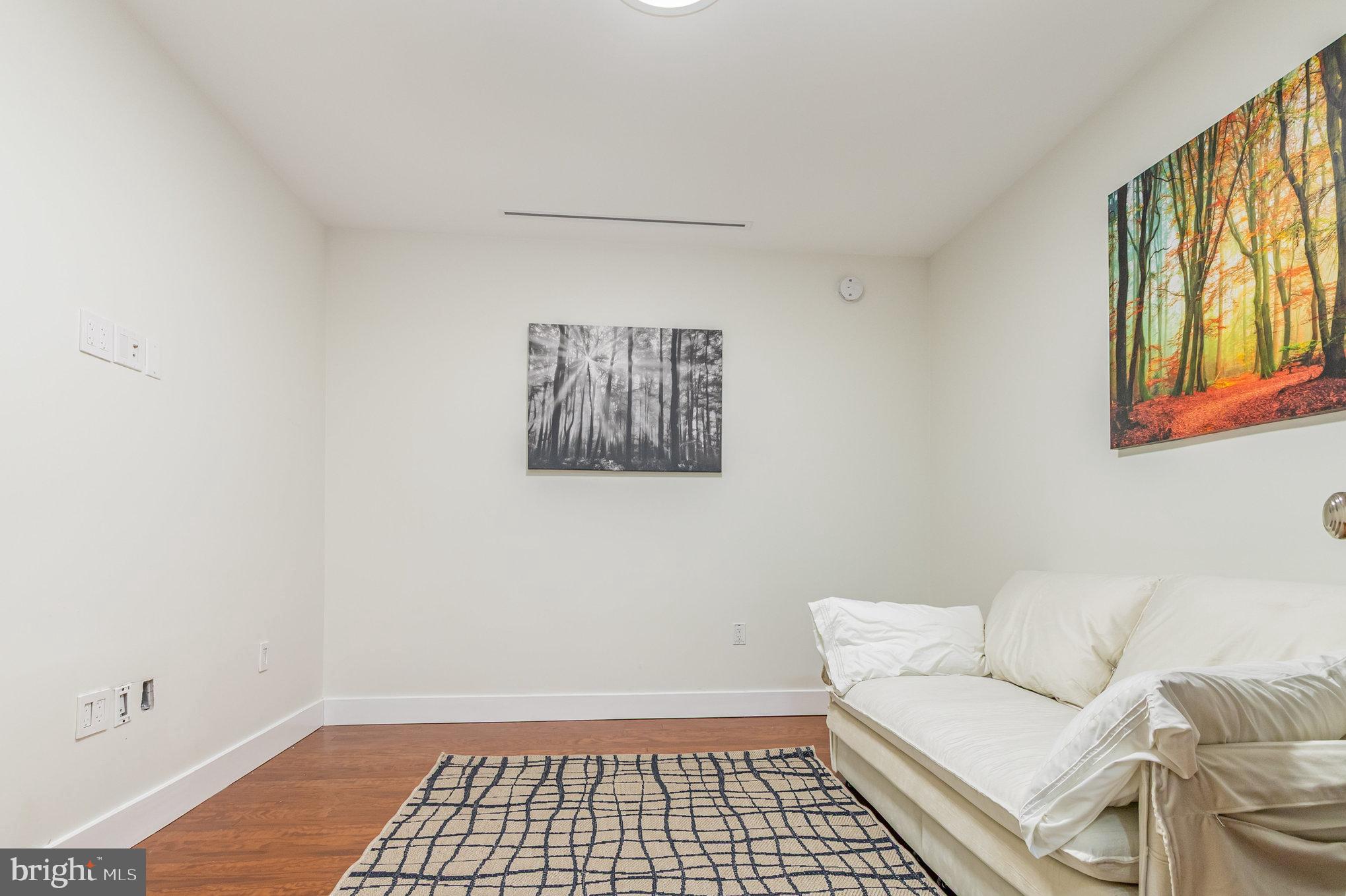 FOUR SEASONS PRIVATE RESIDENCES - Residential Lease