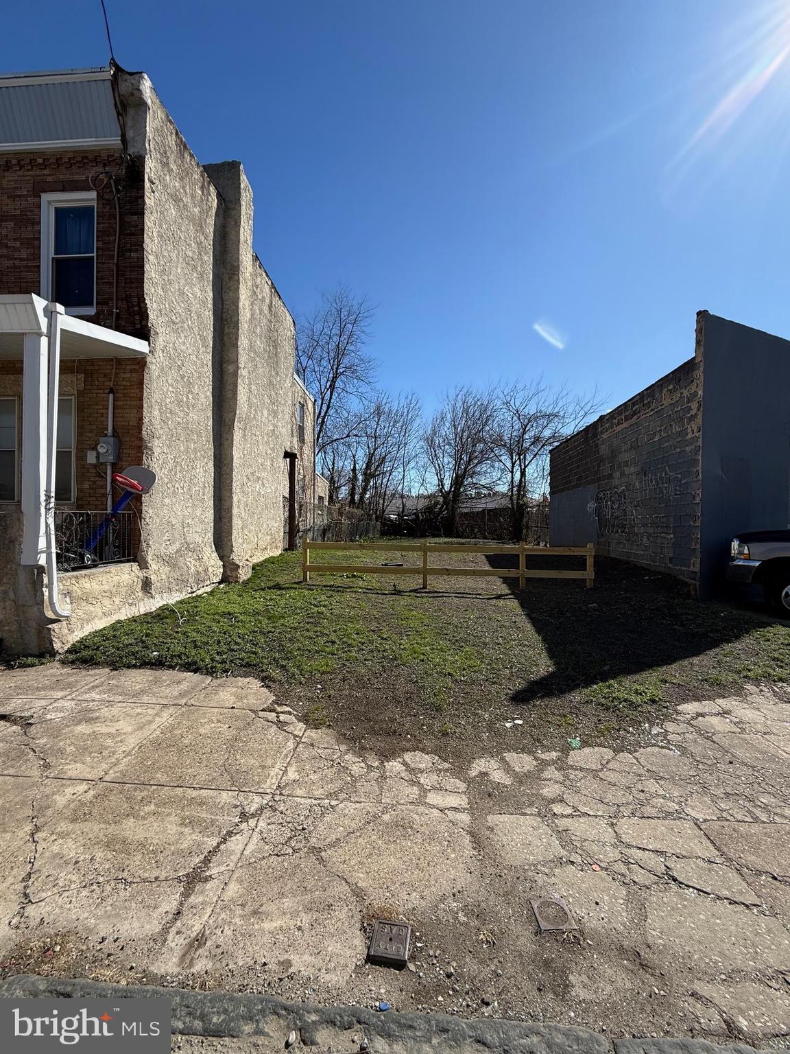 Corner vacant lot for sale in Philadelphia. Size is 16 x 104. Zoning is RSA.