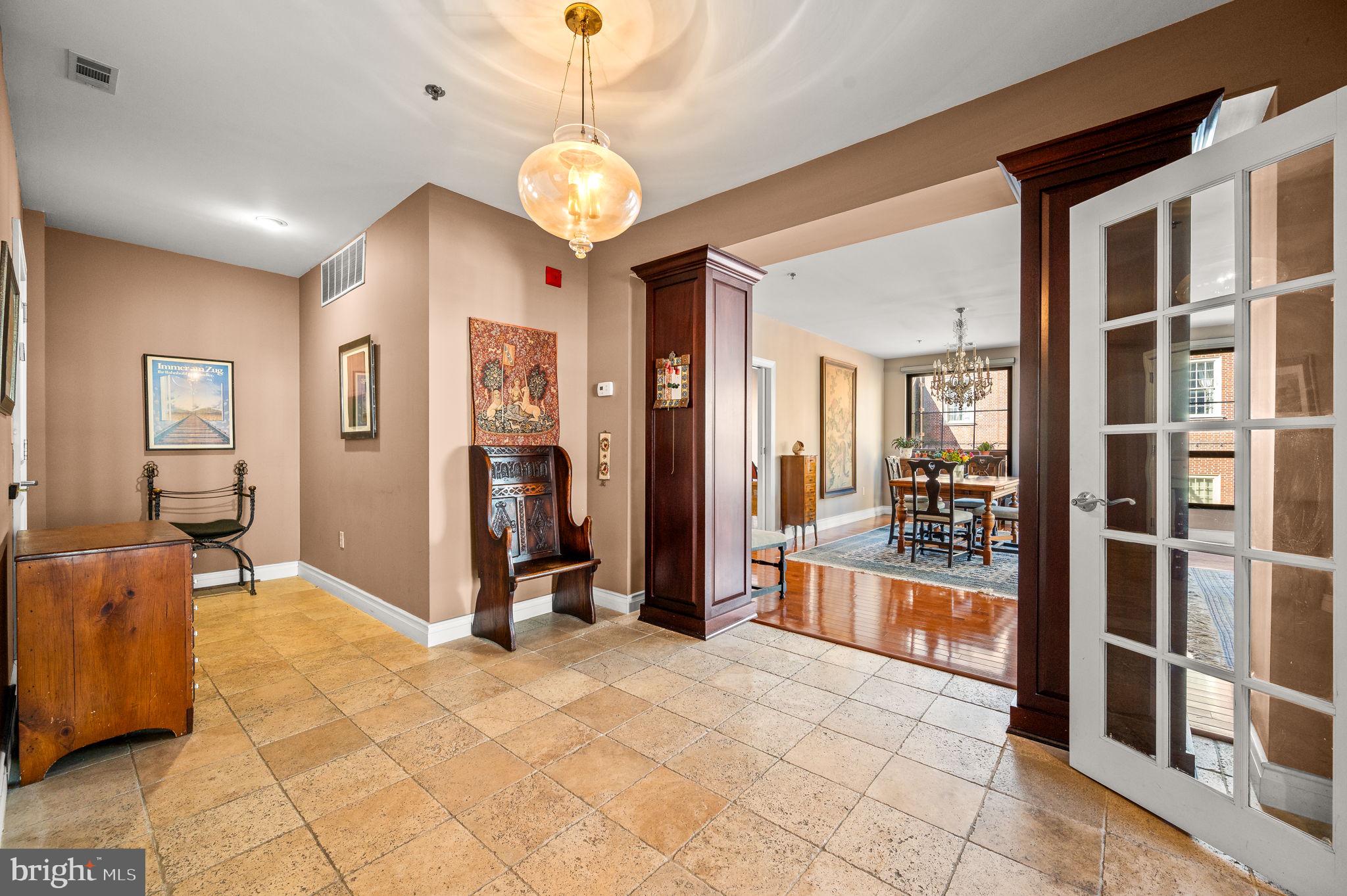 SOCIETY HILL - Residential