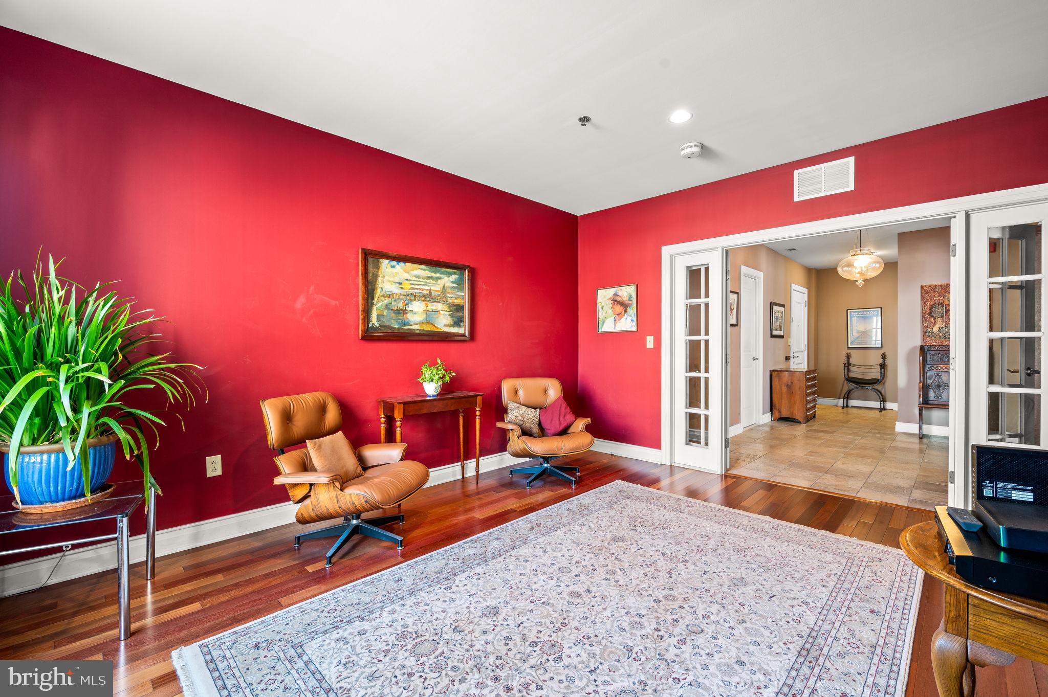 SOCIETY HILL - Residential