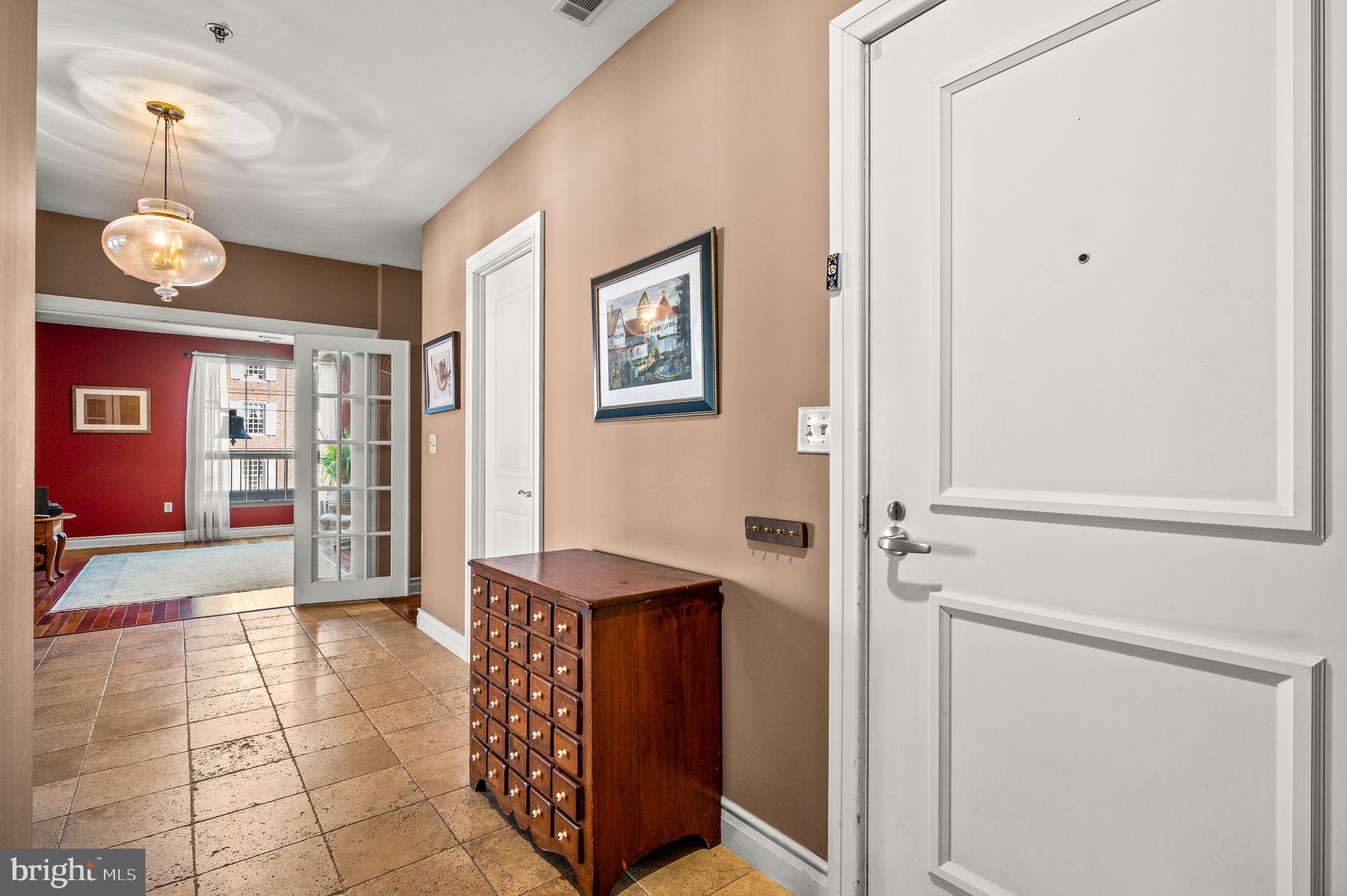 SOCIETY HILL - Residential