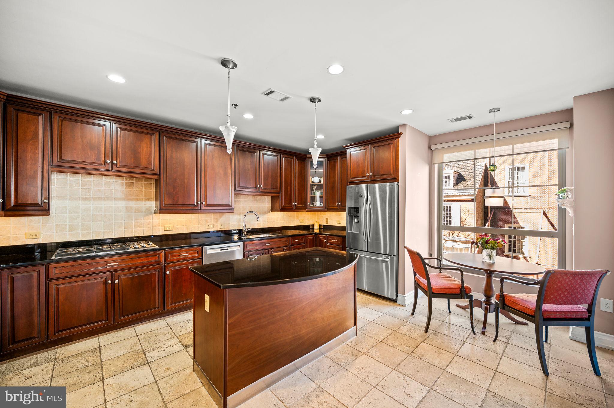 SOCIETY HILL - Residential