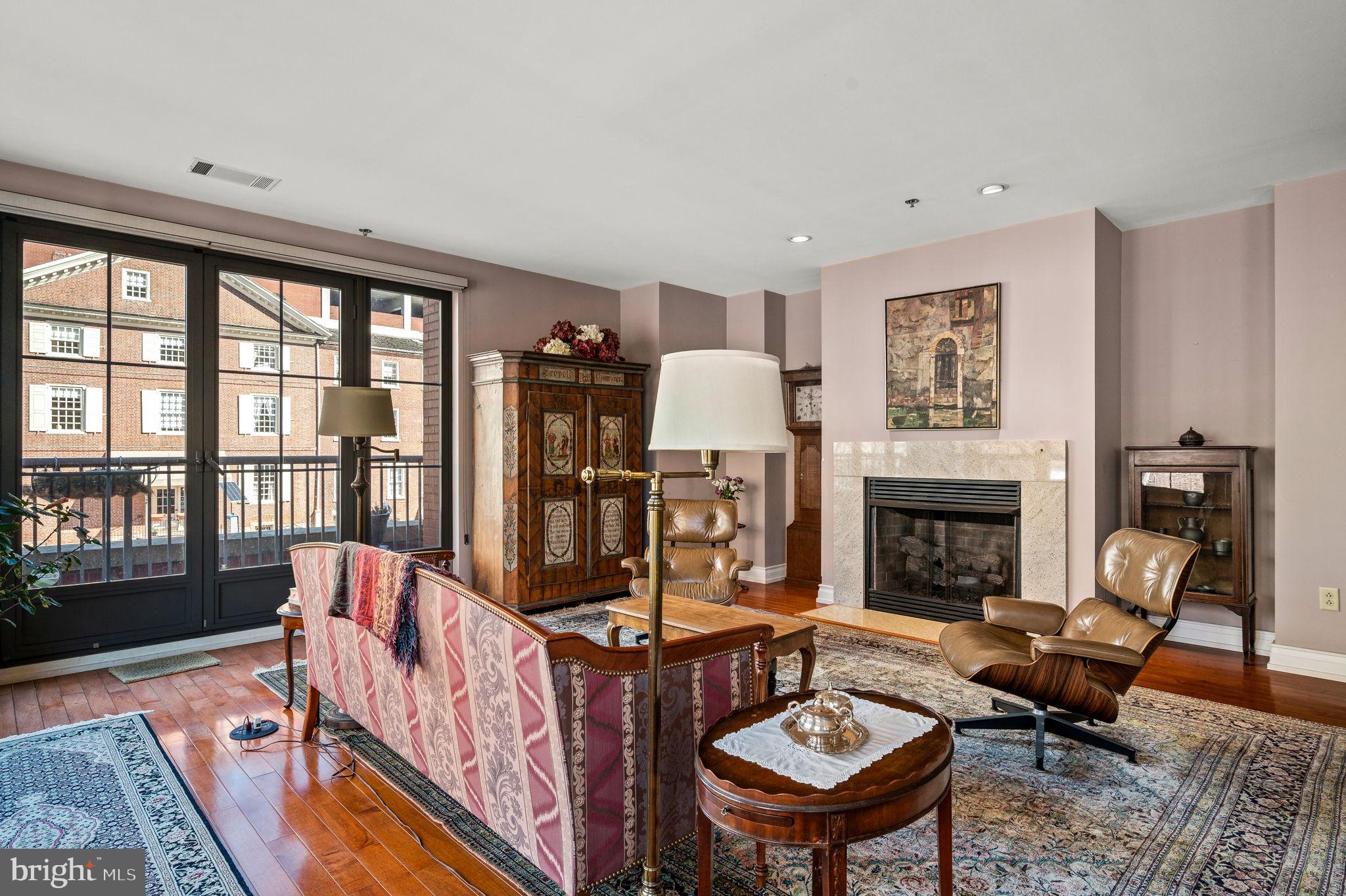 SOCIETY HILL - Residential