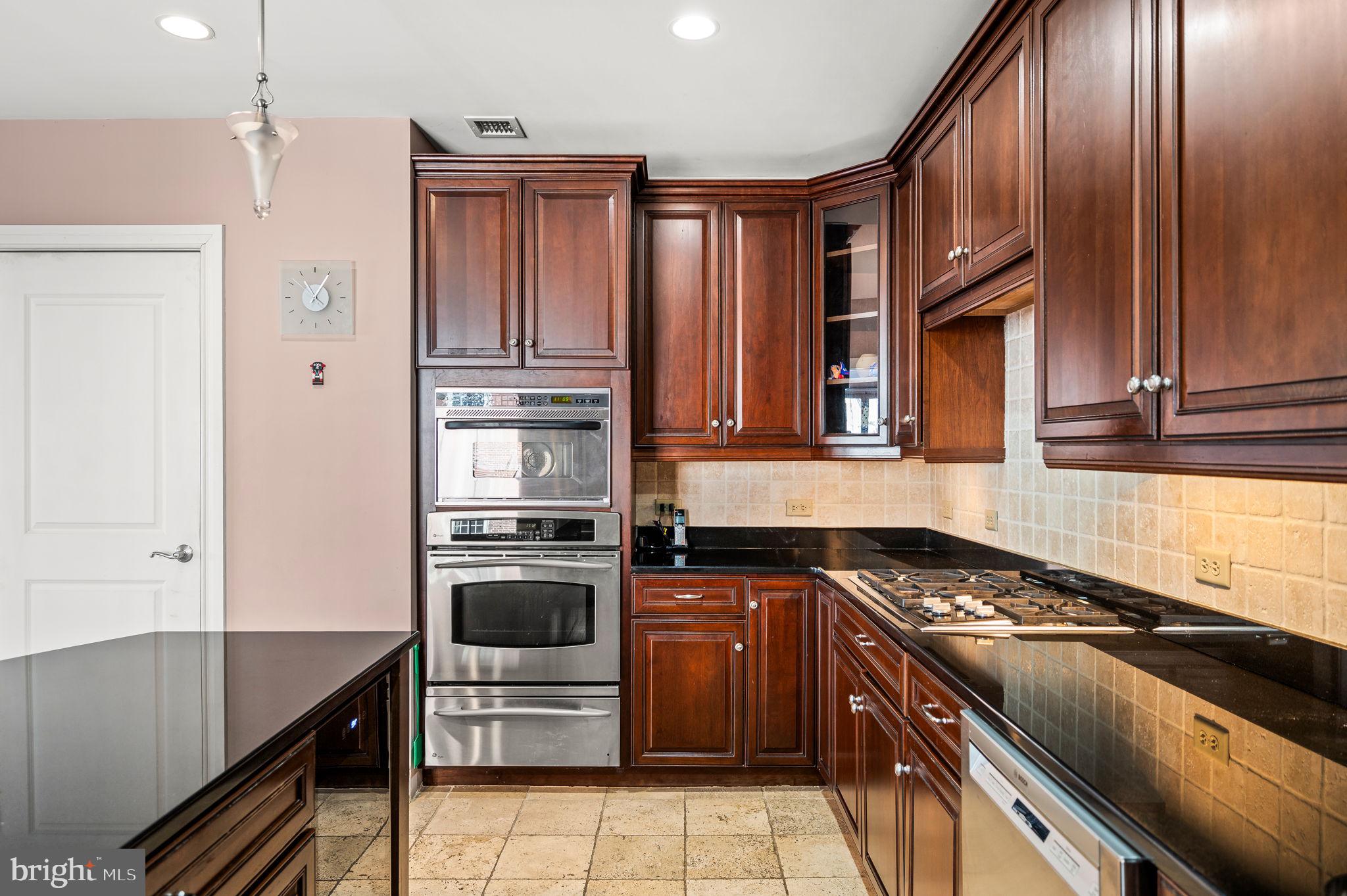 SOCIETY HILL - Residential