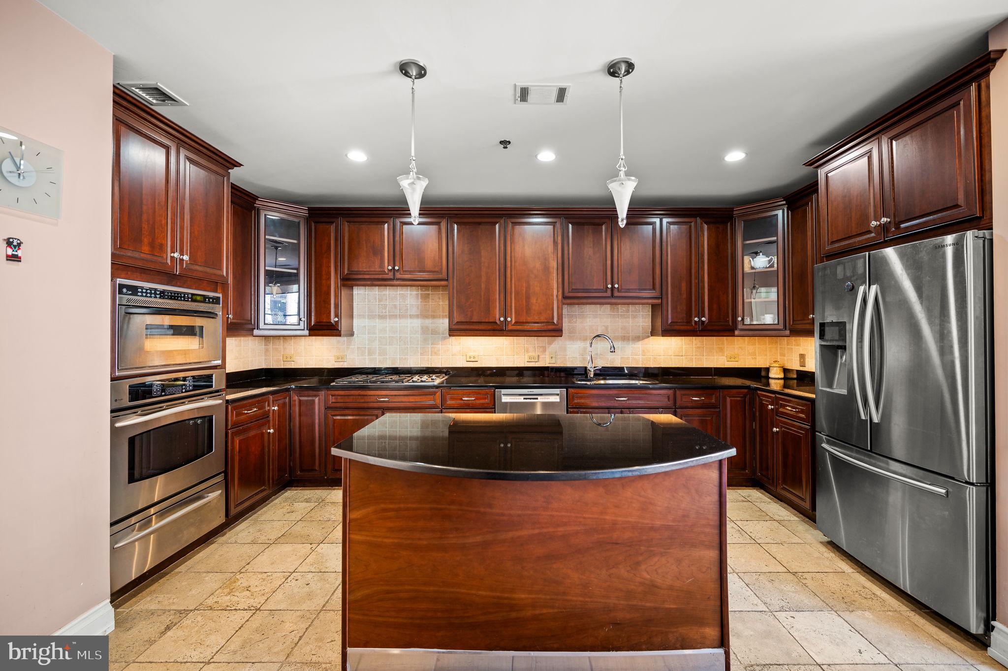 SOCIETY HILL - Residential