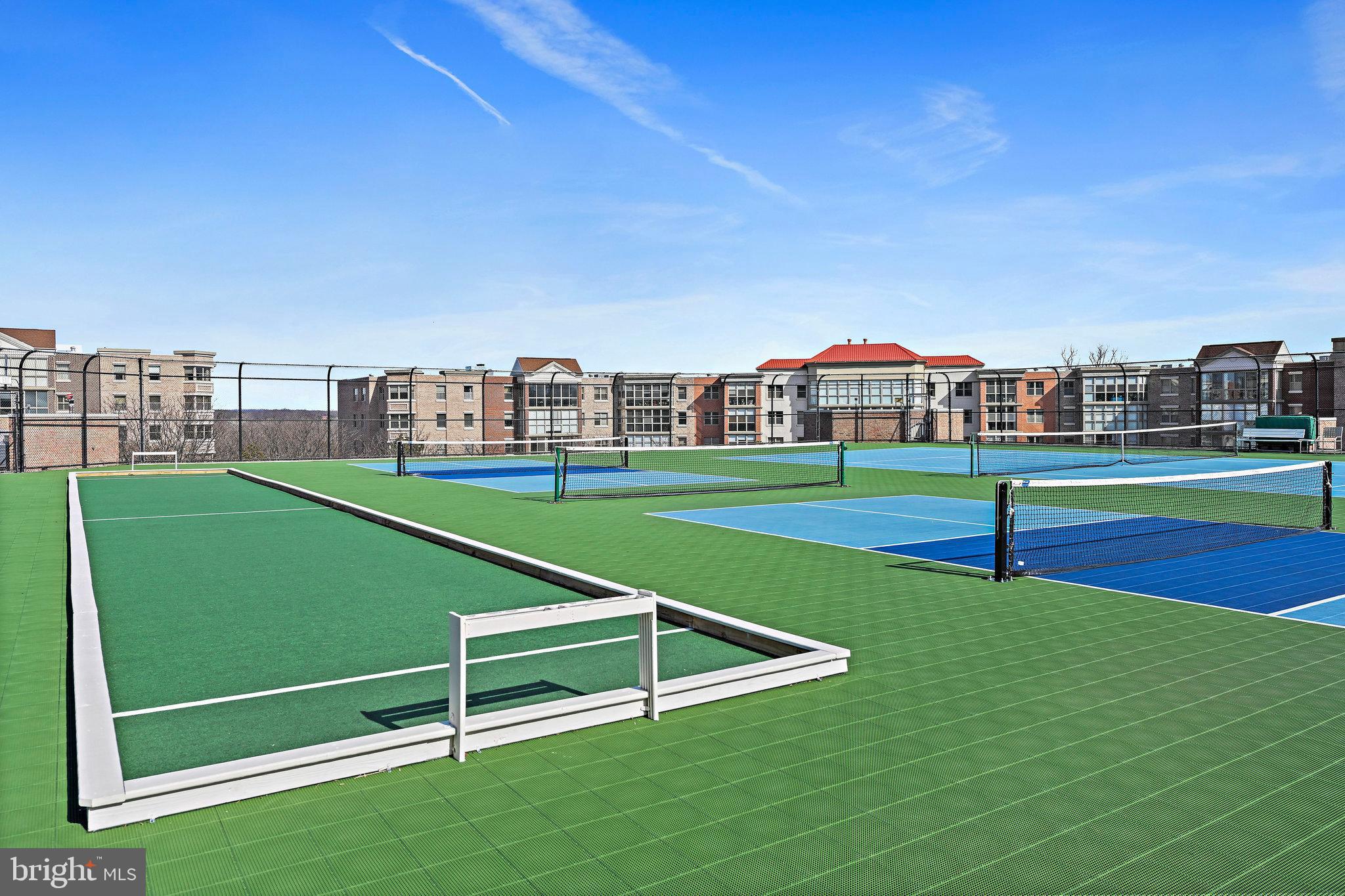 LANSDOWNE WOODS LEISURE WORLD - Residential