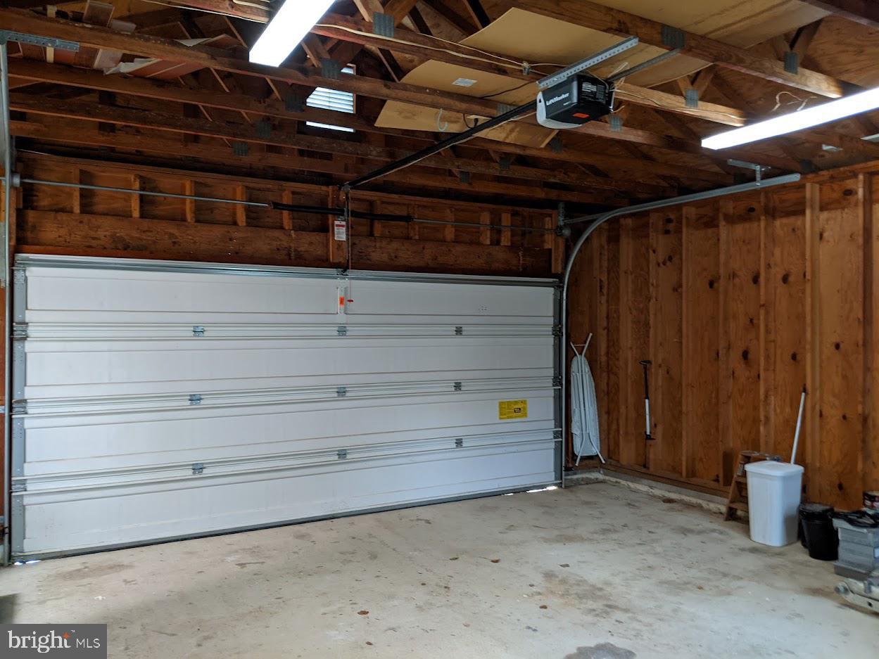 FAIRFAX ACRES - Residential Lease