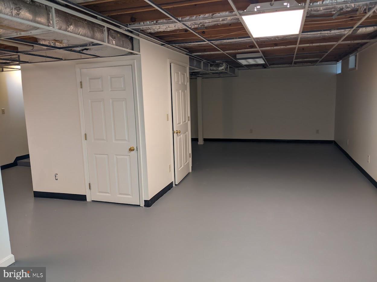 FAIRFAX ACRES - Residential Lease