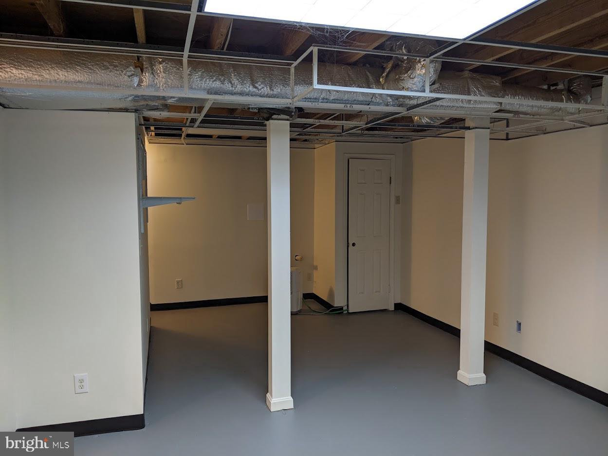 FAIRFAX ACRES - Residential Lease