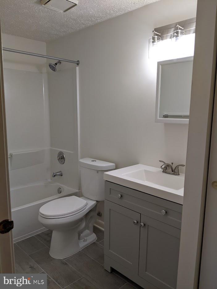 FAIRFAX ACRES - Residential Lease