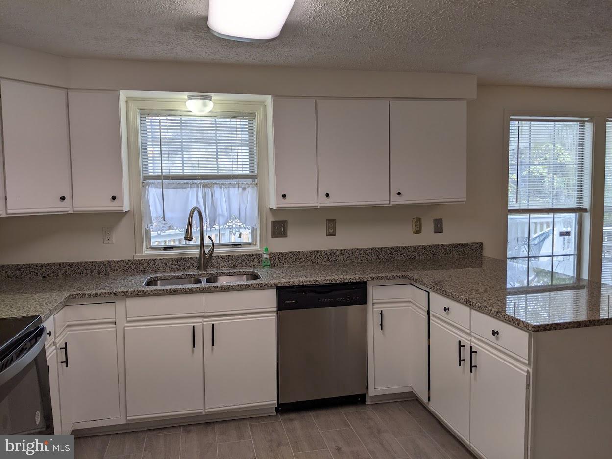 FAIRFAX ACRES - Residential Lease