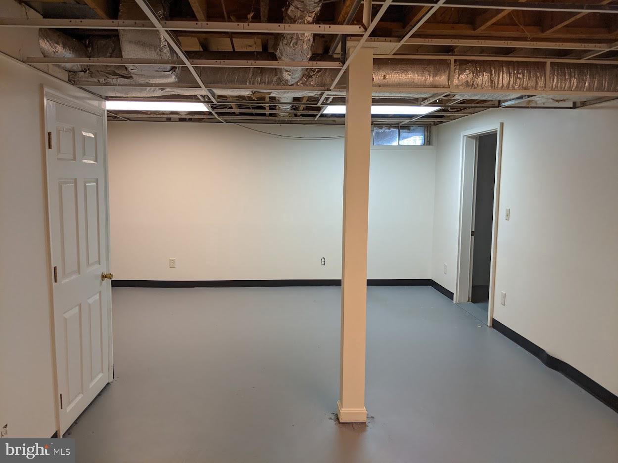 FAIRFAX ACRES - Residential Lease