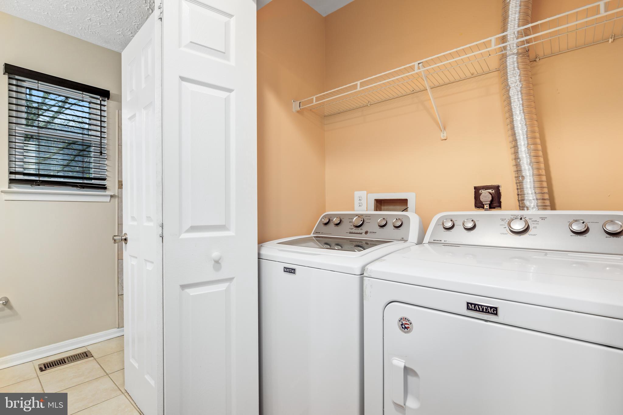 HILL OAKS CONDO PHASE 1- - Residential