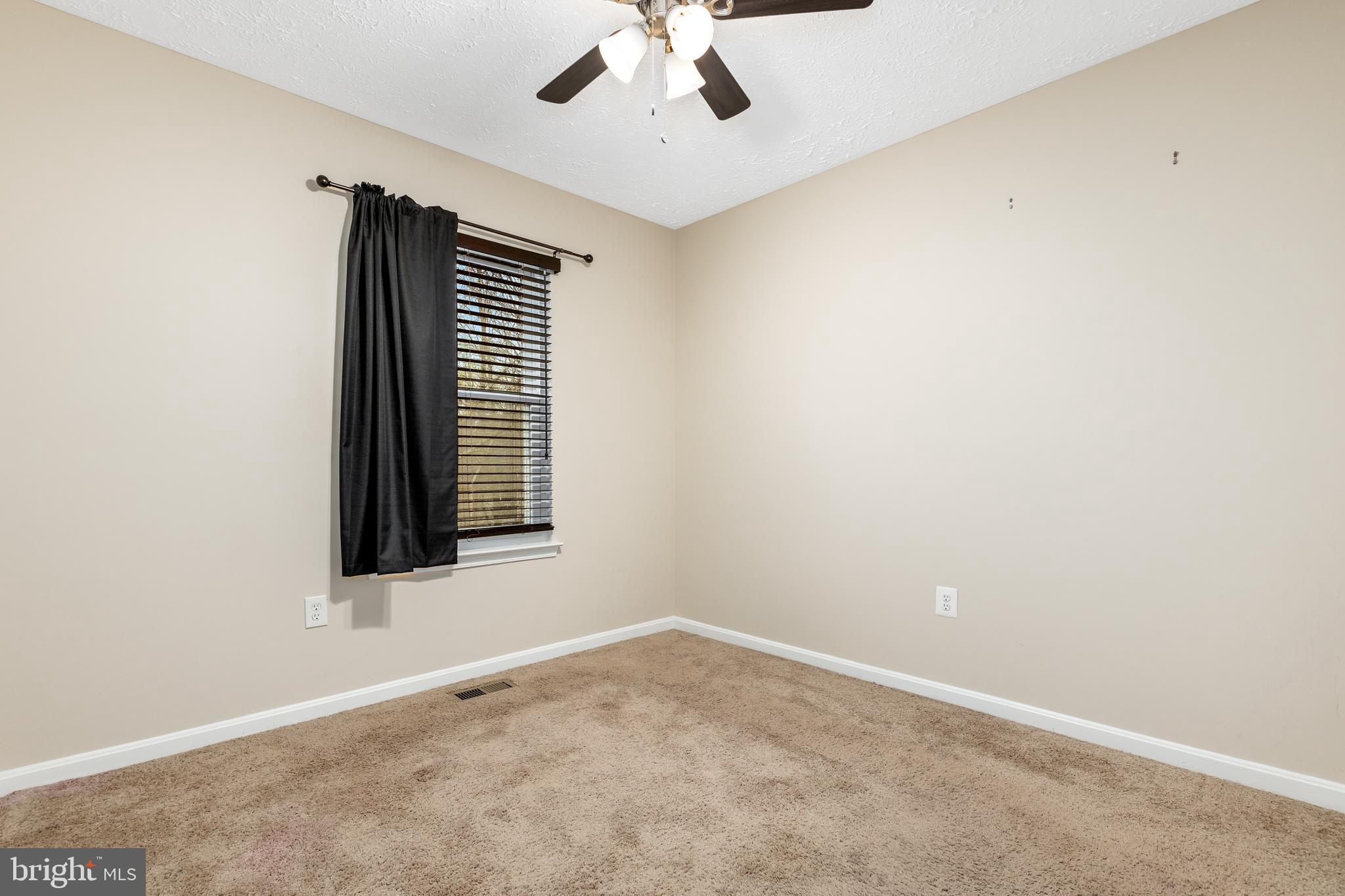 HILL OAKS CONDO PHASE 1- - Residential