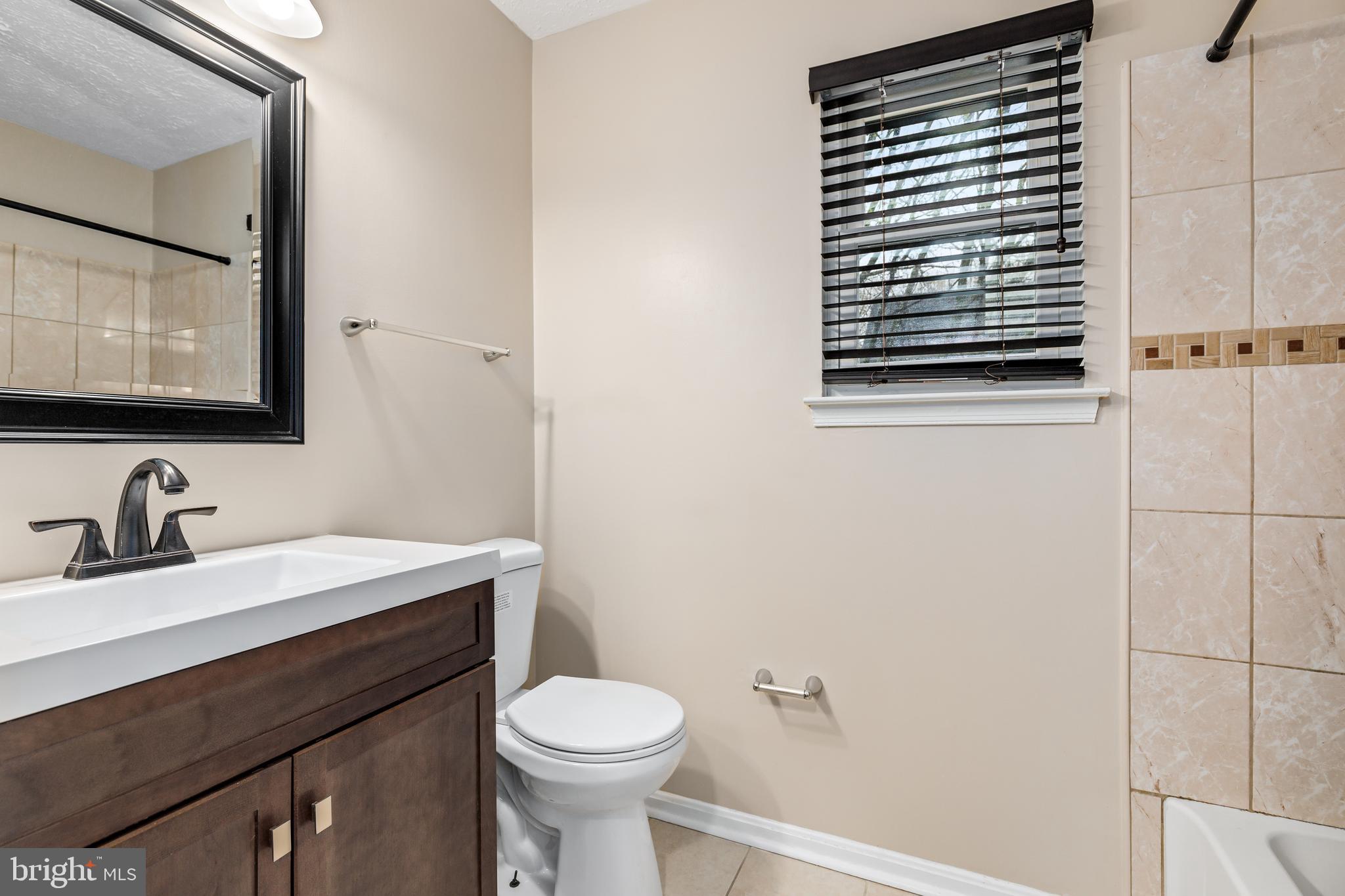 HILL OAKS CONDO PHASE 1- - Residential