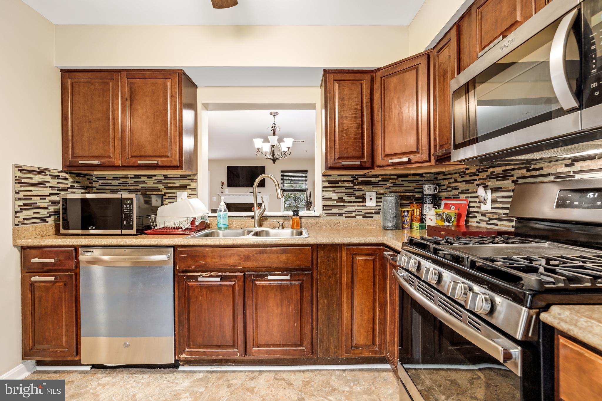 HILL OAKS CONDO PHASE 1- - Residential