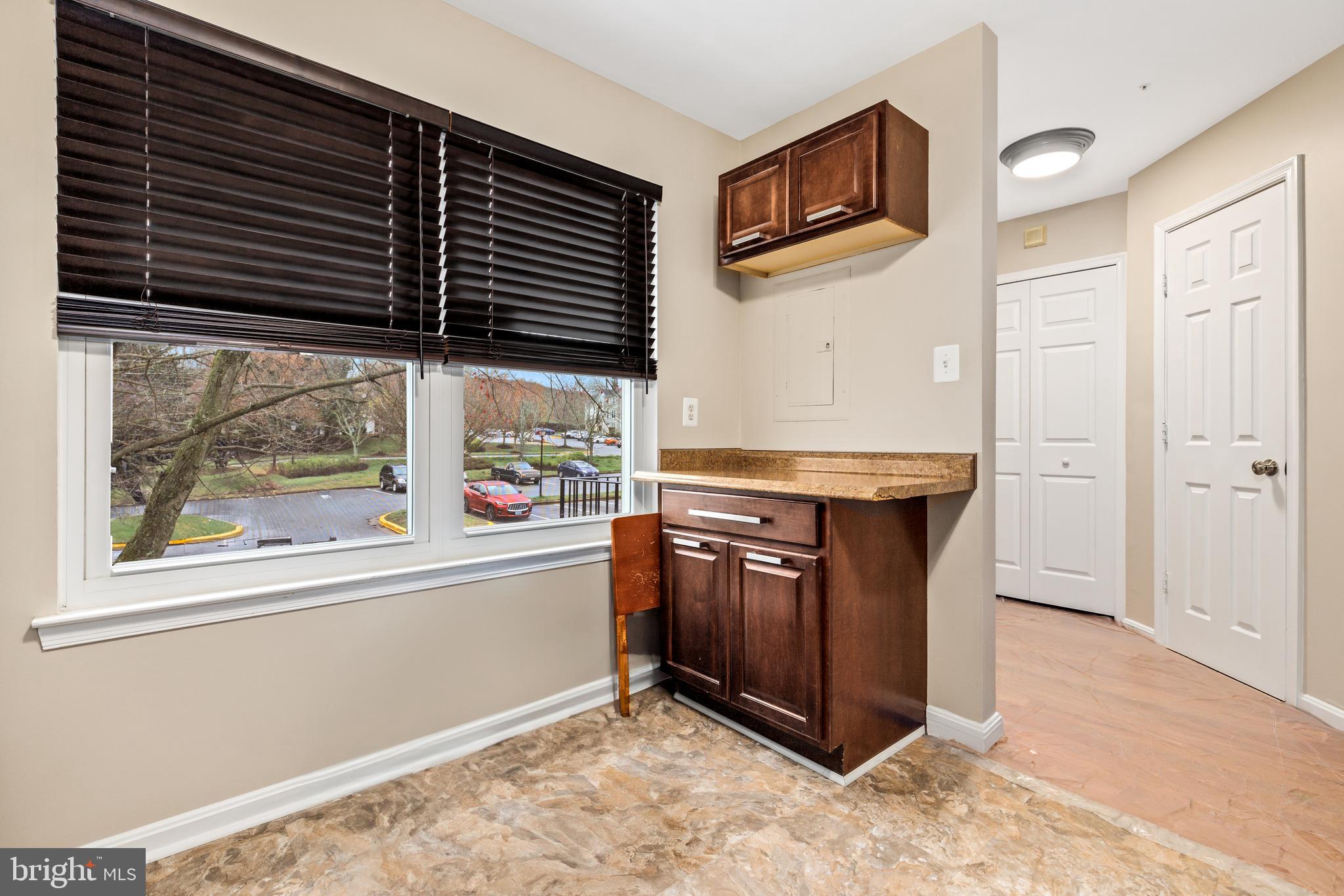 HILL OAKS CONDO PHASE 1- - Residential