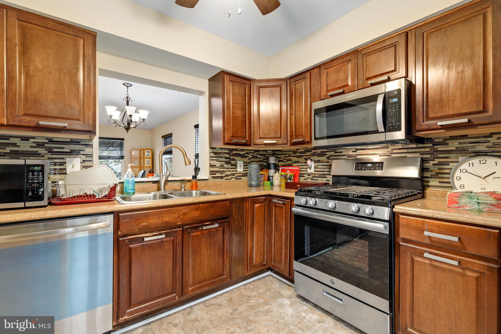 HILL OAKS CONDO PHASE 1- - Residential