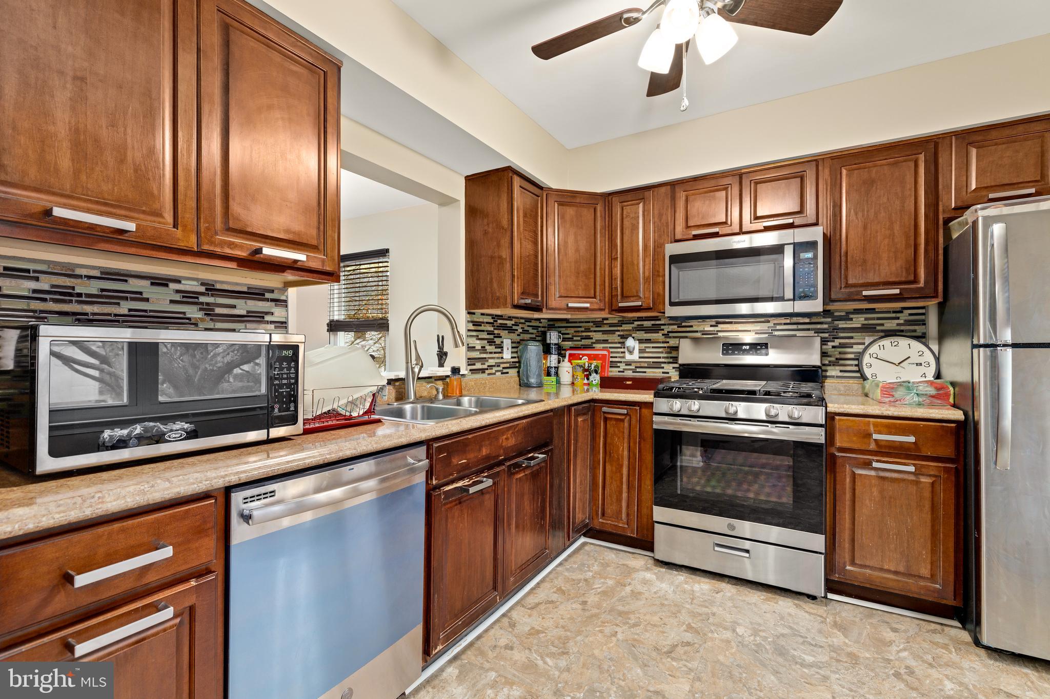 HILL OAKS CONDO PHASE 1- - Residential