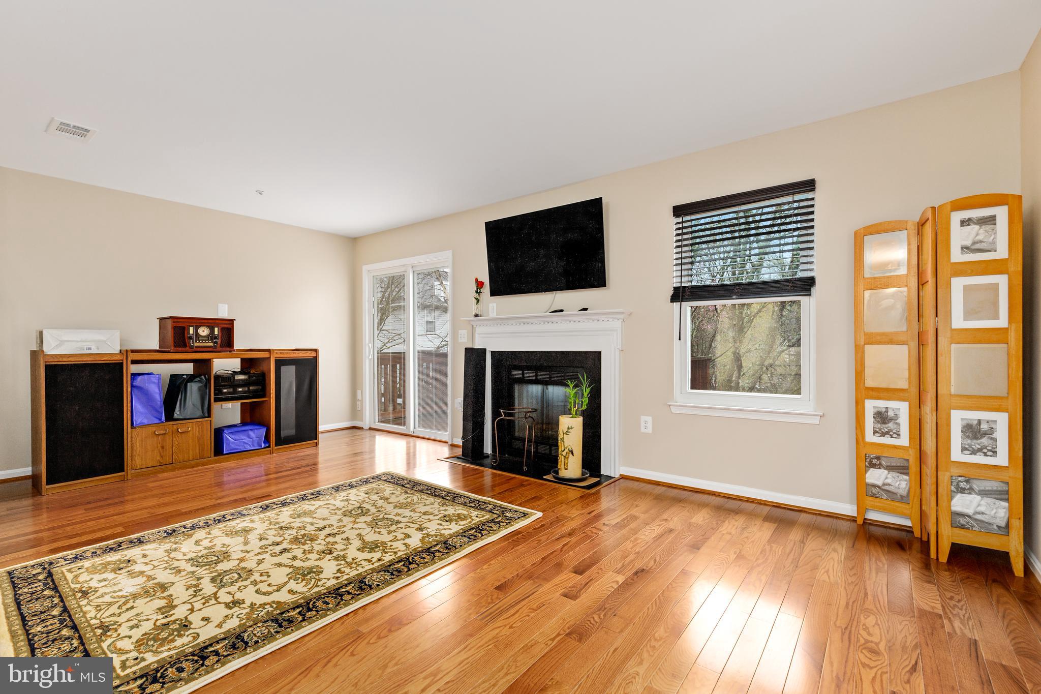 HILL OAKS CONDO PHASE 1- - Residential