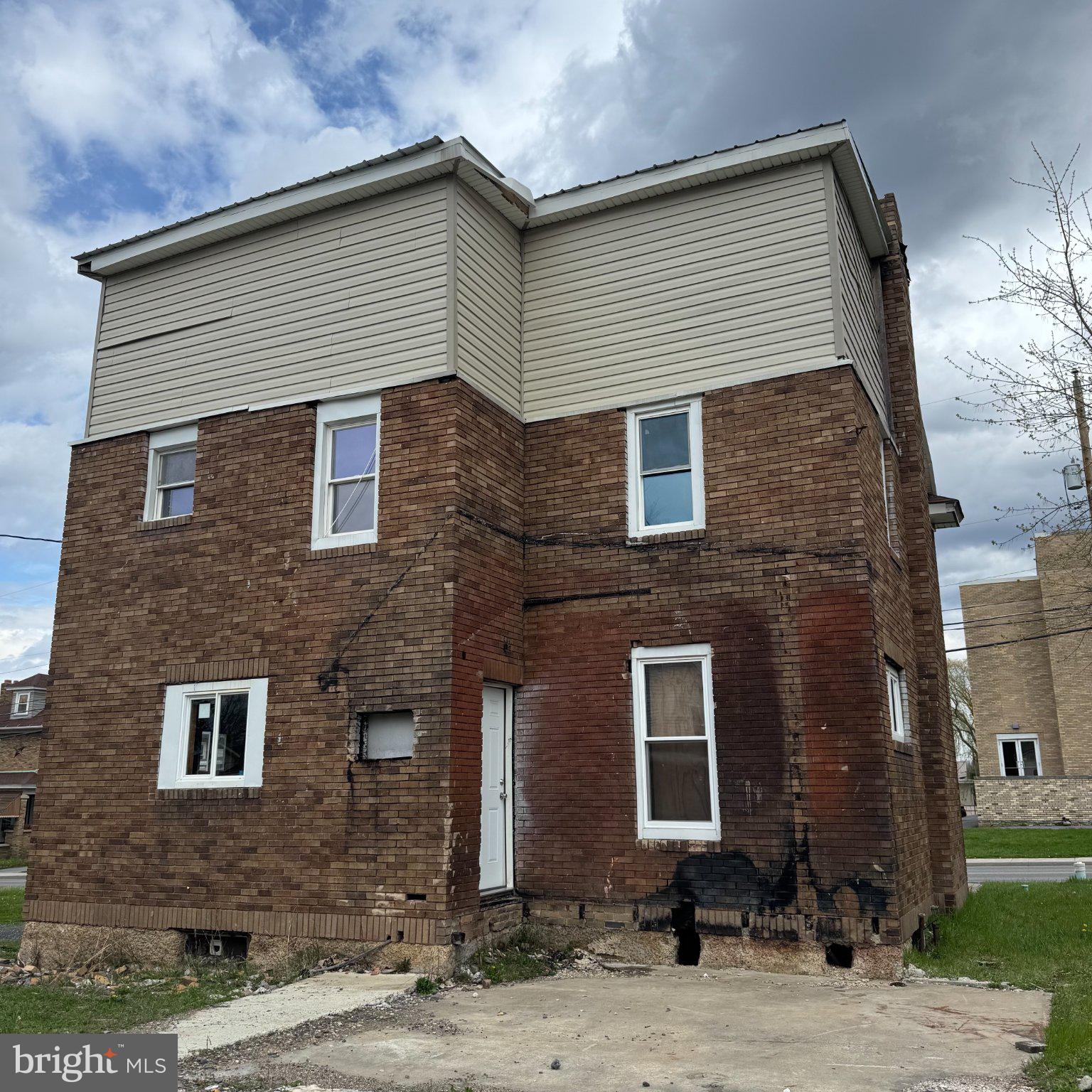 115 N 9TH STREET