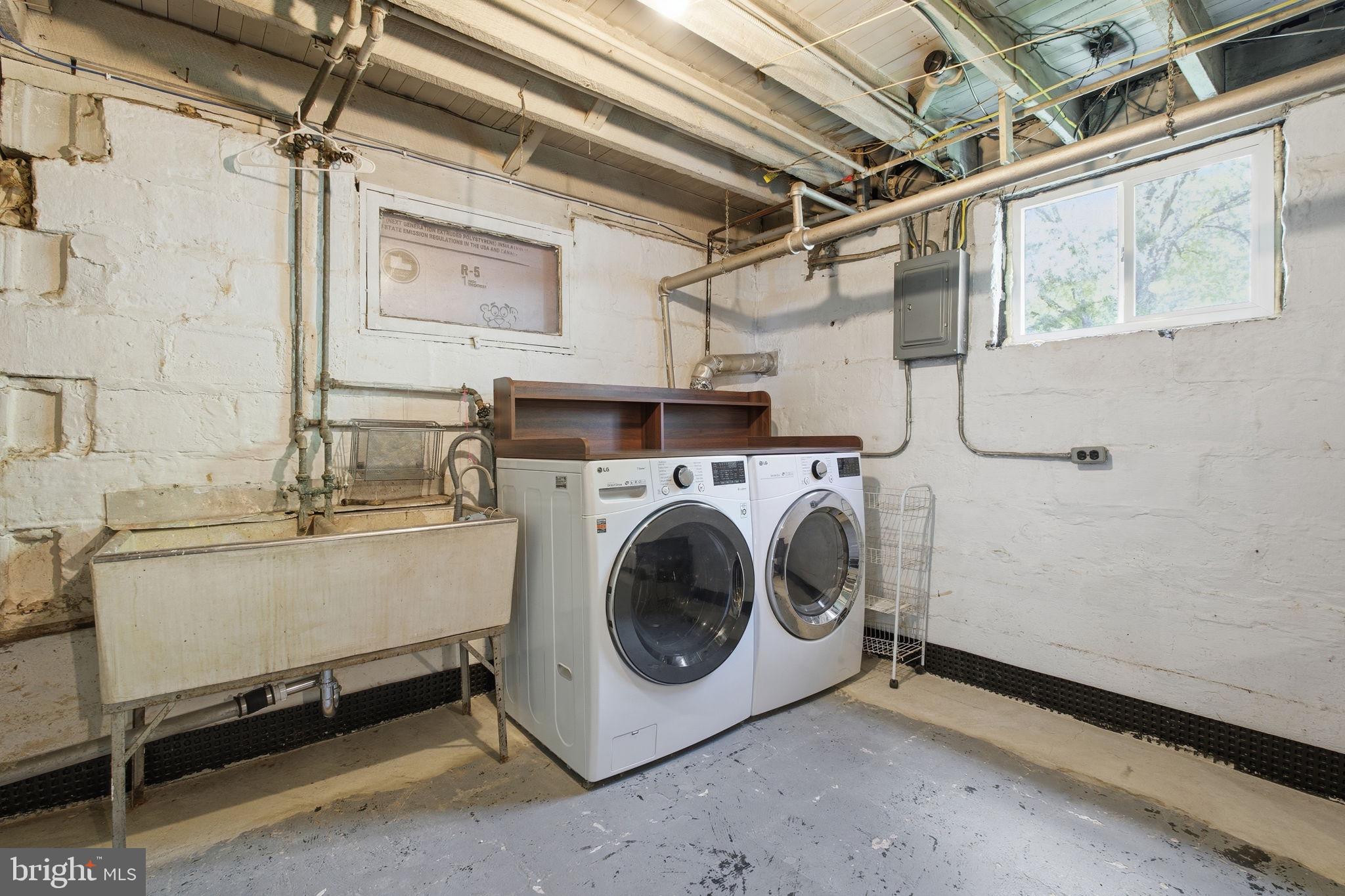 LAKE WALKER - Residential