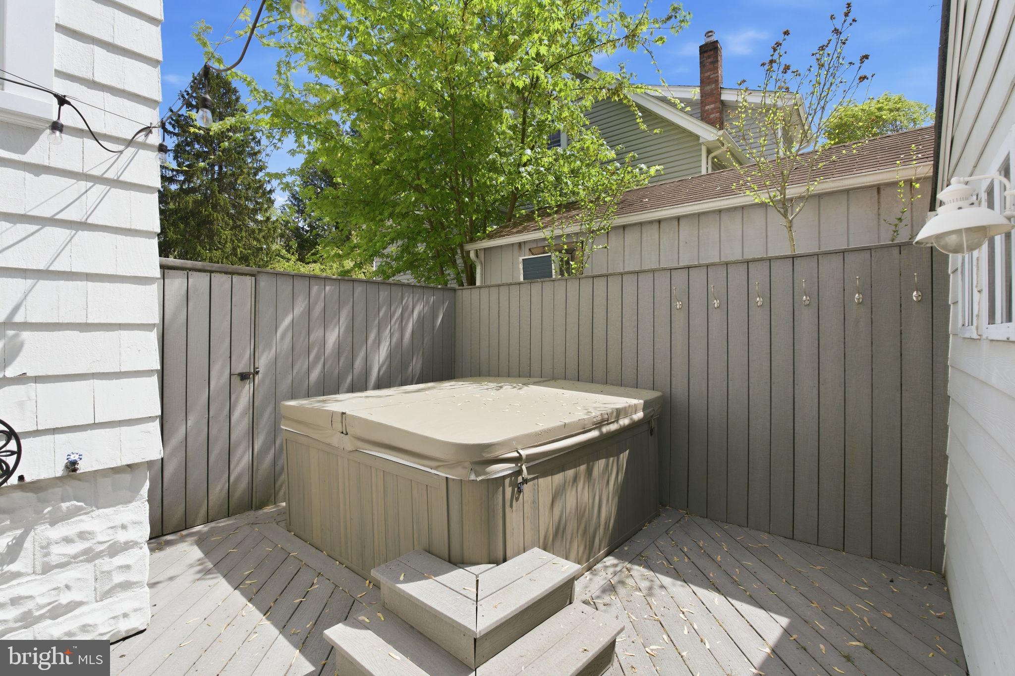 LAKE WALKER - Residential