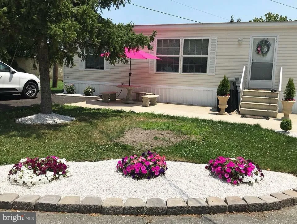 1 Daltons Tp Ct, New Castle, DE 19720