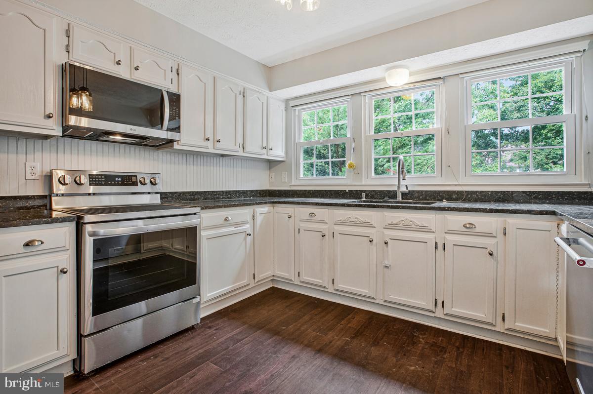 8214 DEERBROOKE COURT