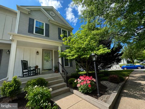 Photo of 14708 Basingstoke Loop, CENTREVILLE, VA 20120 (MLS # VAFX2313540)