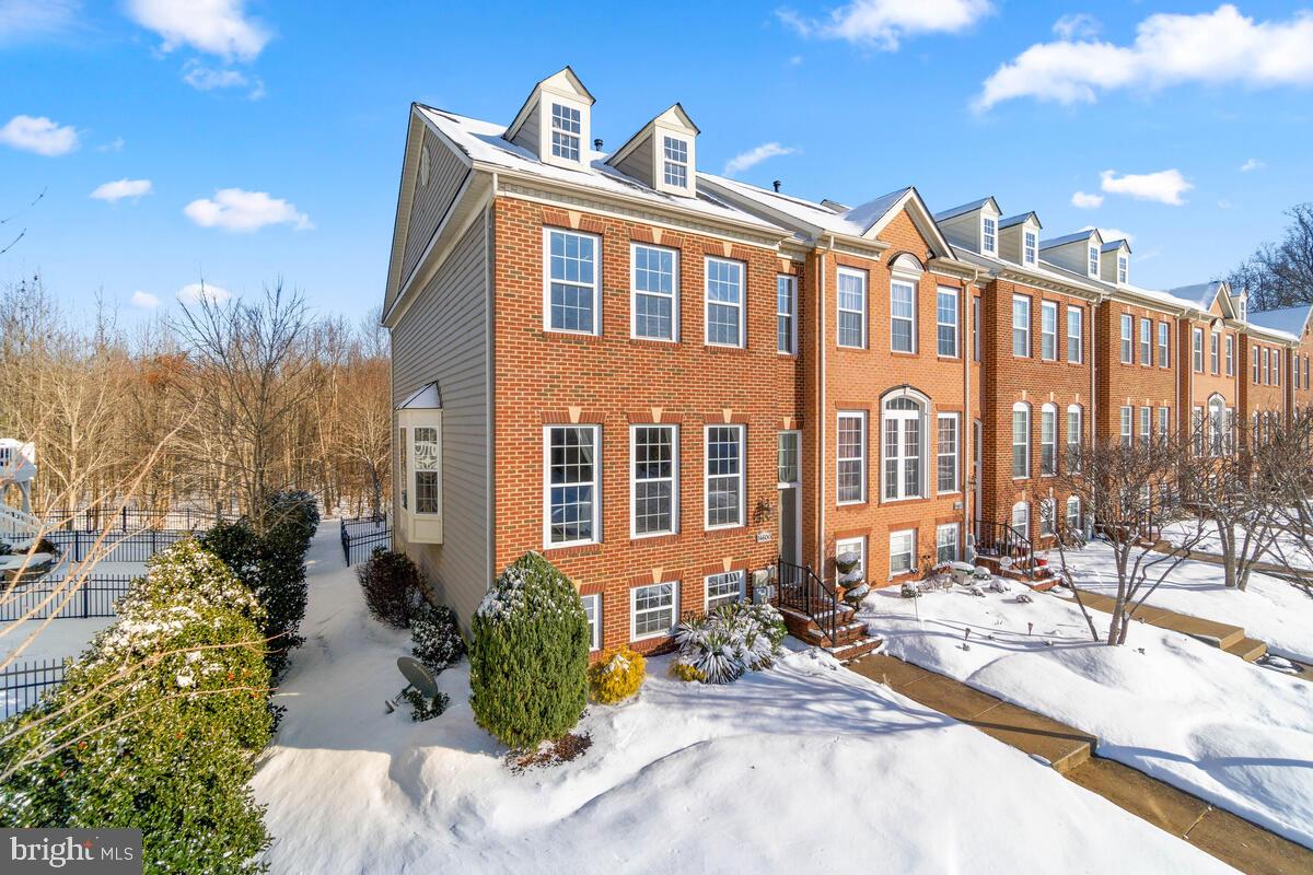 Open House Saturday, January, 15th. Thanks for showing. Lifestyle living at its best in this Luxury Gated Community. Large end unit townhome with an 8ft extension. Tall Ceilings, large Rec Room with a 2nd kitchen and fireplace, large Kitchen area, and even larger Master Bedroom. The gourmet kitchen has stainless steel appliances, including a double wall oven, and gas cooktop. There's ample storage in the custom cabinetry, 7ft Center Island, and kitchen pantry. This home is upgraded with crown molding. The MBR features a vaulted ceiling, hardwood floors a sitting area, an extra linen closet and a jacuzzi soaking bathtub and dual vanity sinks. This home is set up for an in-law suite with its very own kitchen, living space, bathroom, and bedroom area. Enjoy 24 hour gated security, community pool and gym. Residents enjoy golfing and dining discounts at the golf course and restaurant located in close walking distance from the front door. The basement walks out into a fenced yard backing to trees for added privacy.