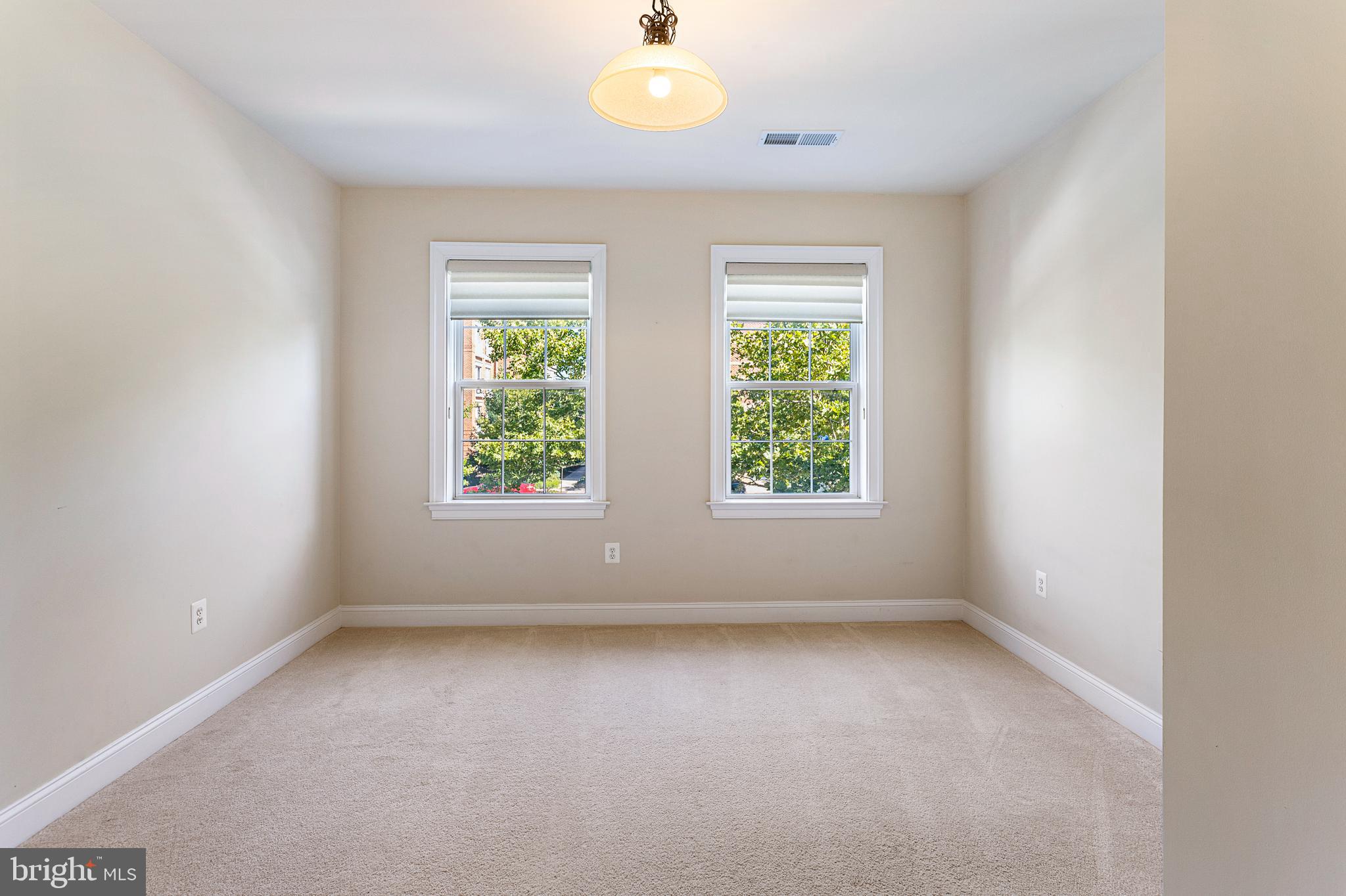 KING FARM BAILEYS COMMON - Residential Lease