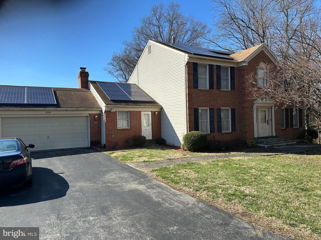 Photo of 604 Venice Drive, SILVER SPRING, MD 20904 (MLS # MDMC2222942)