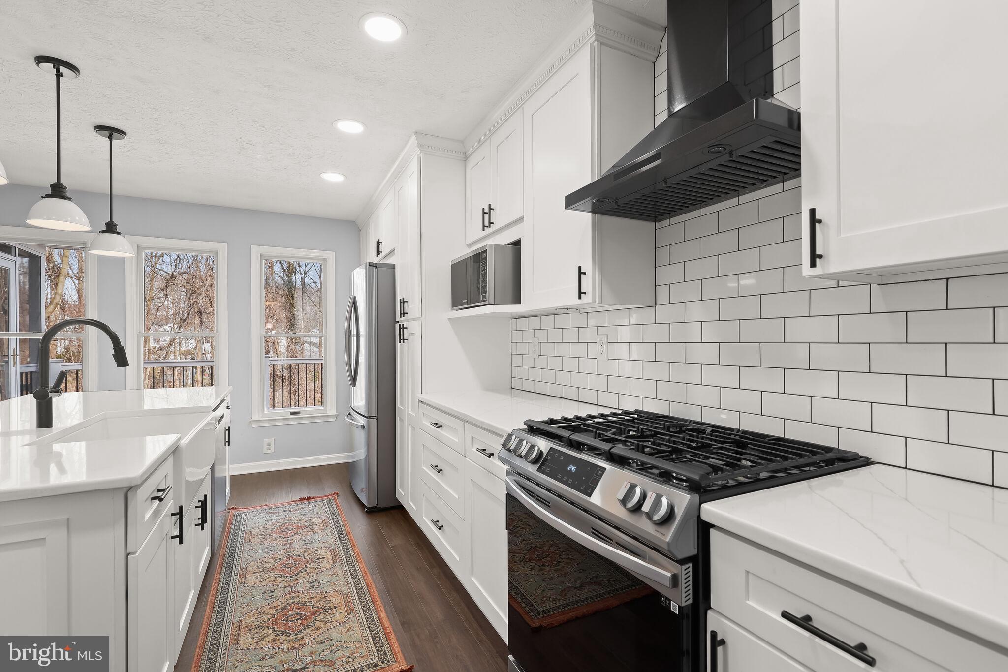 CONSTANT FRIENDSHIP - Residential