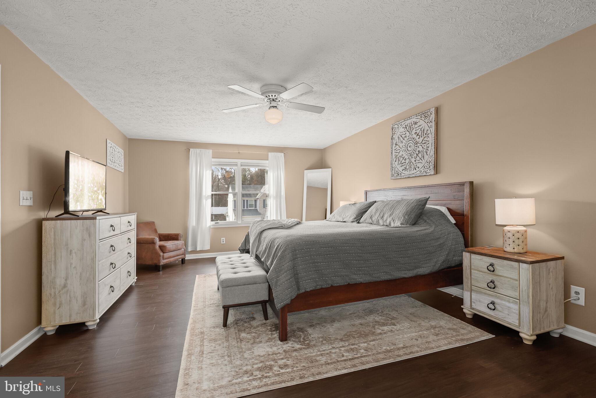 CONSTANT FRIENDSHIP - Residential