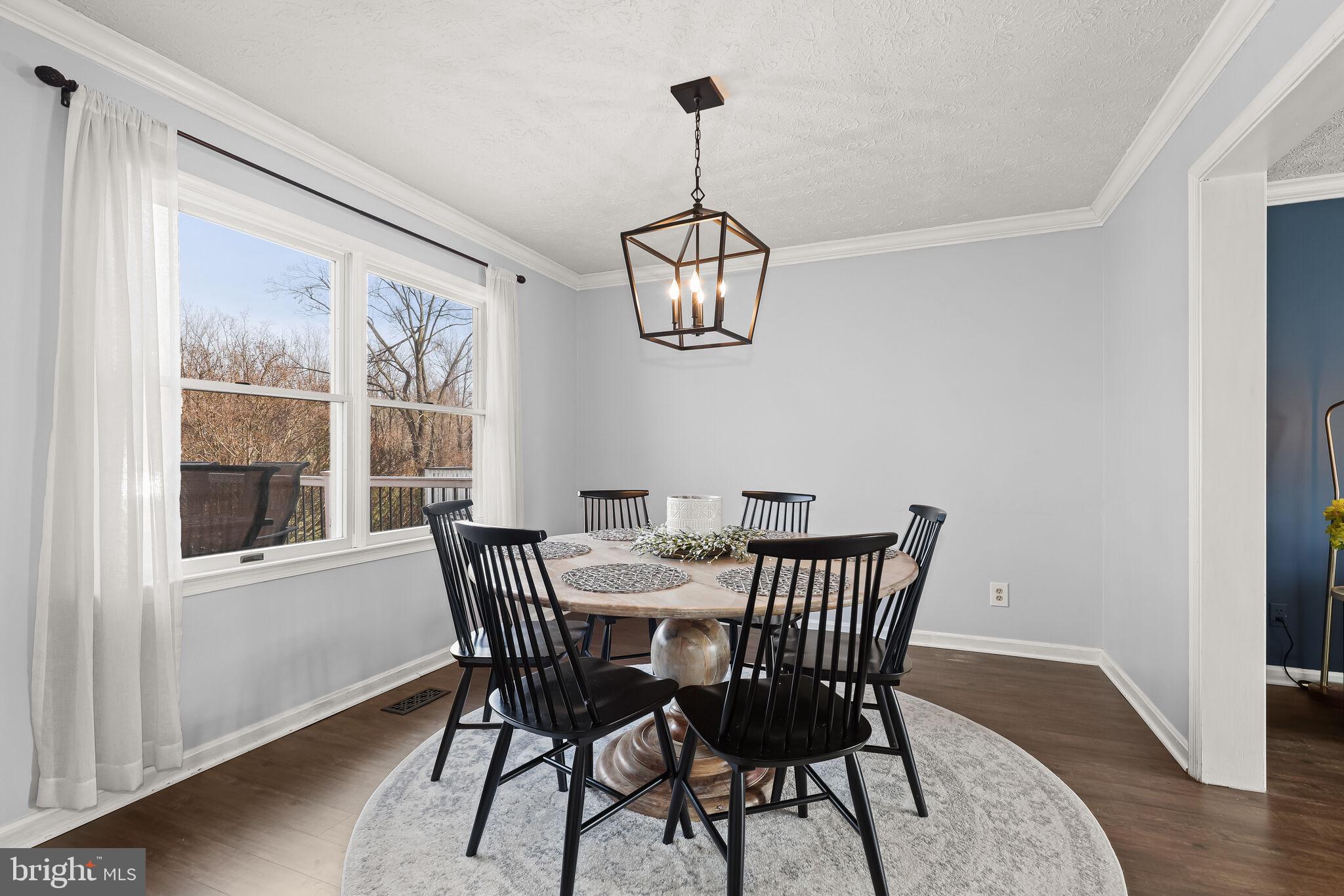 CONSTANT FRIENDSHIP - Residential