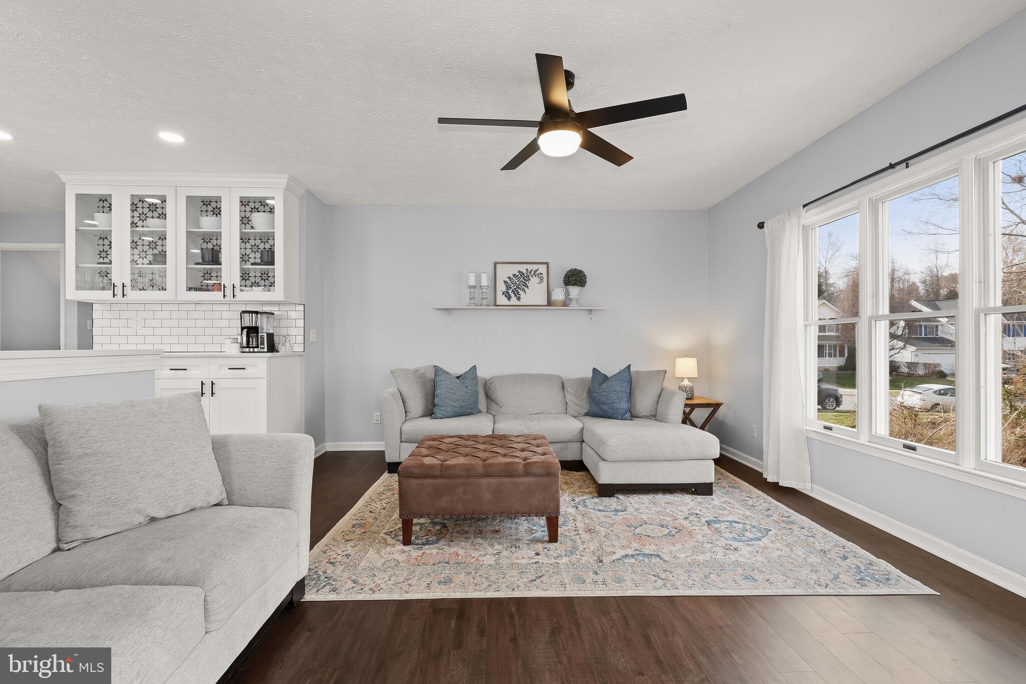 CONSTANT FRIENDSHIP - Residential