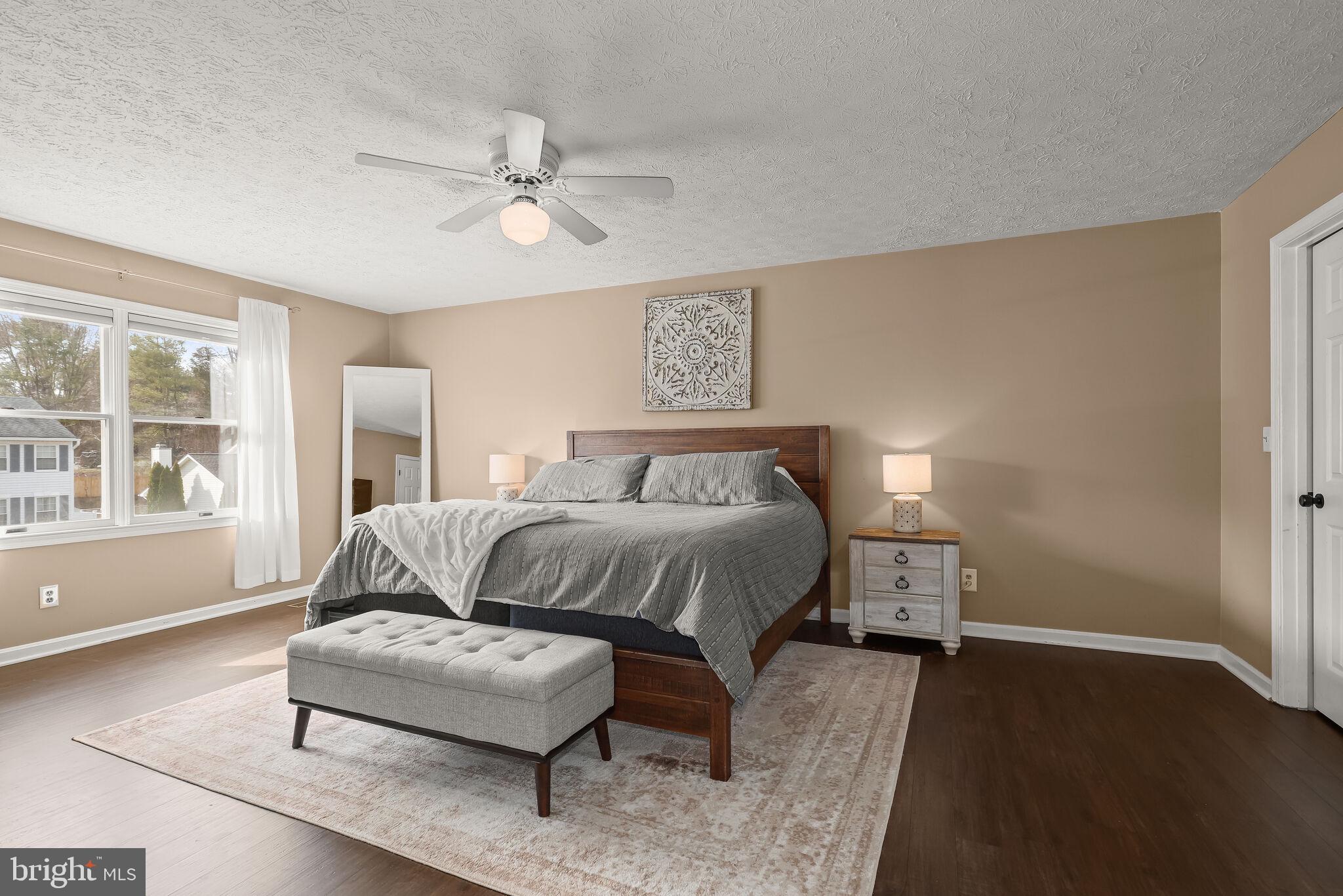 CONSTANT FRIENDSHIP - Residential