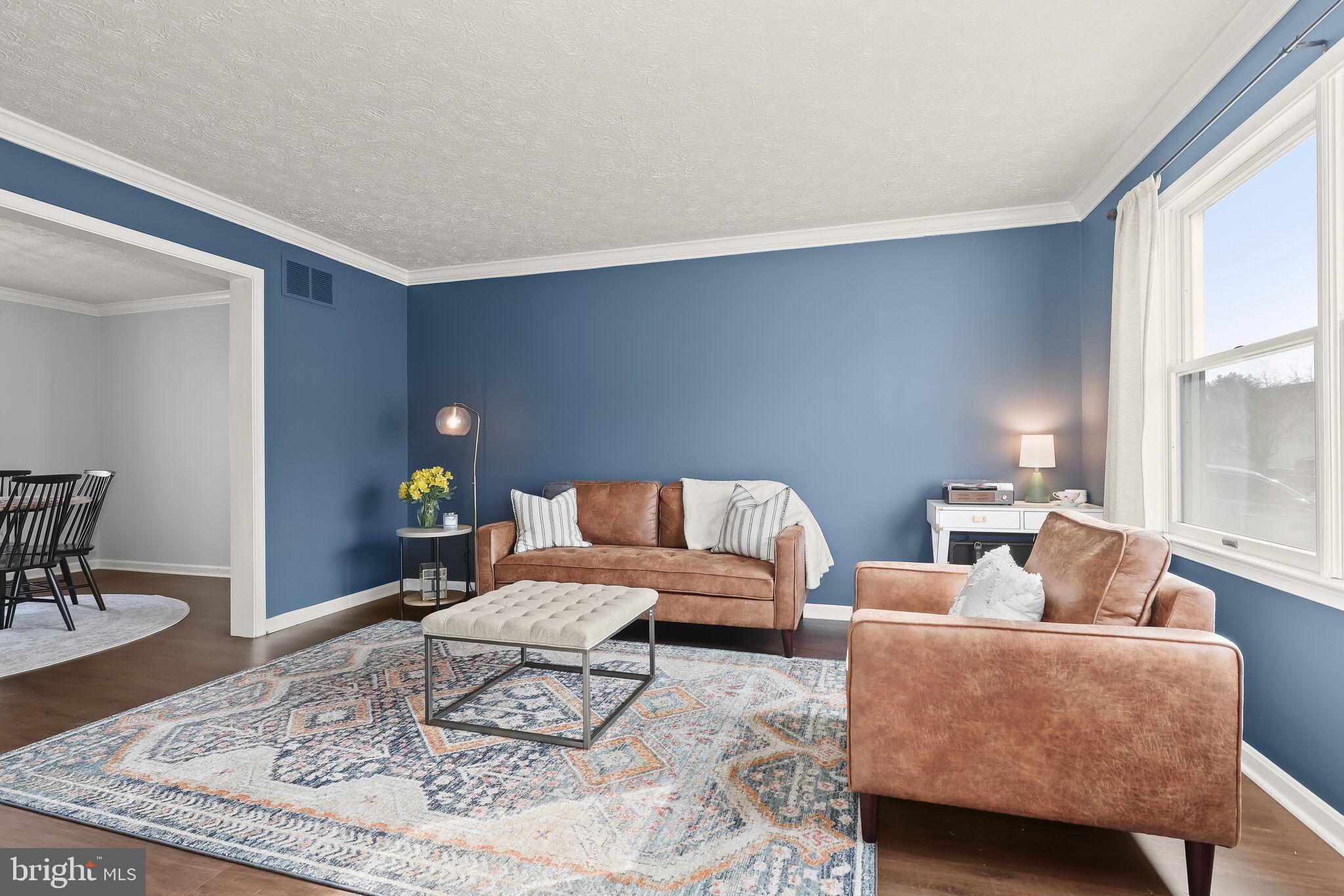 CONSTANT FRIENDSHIP - Residential