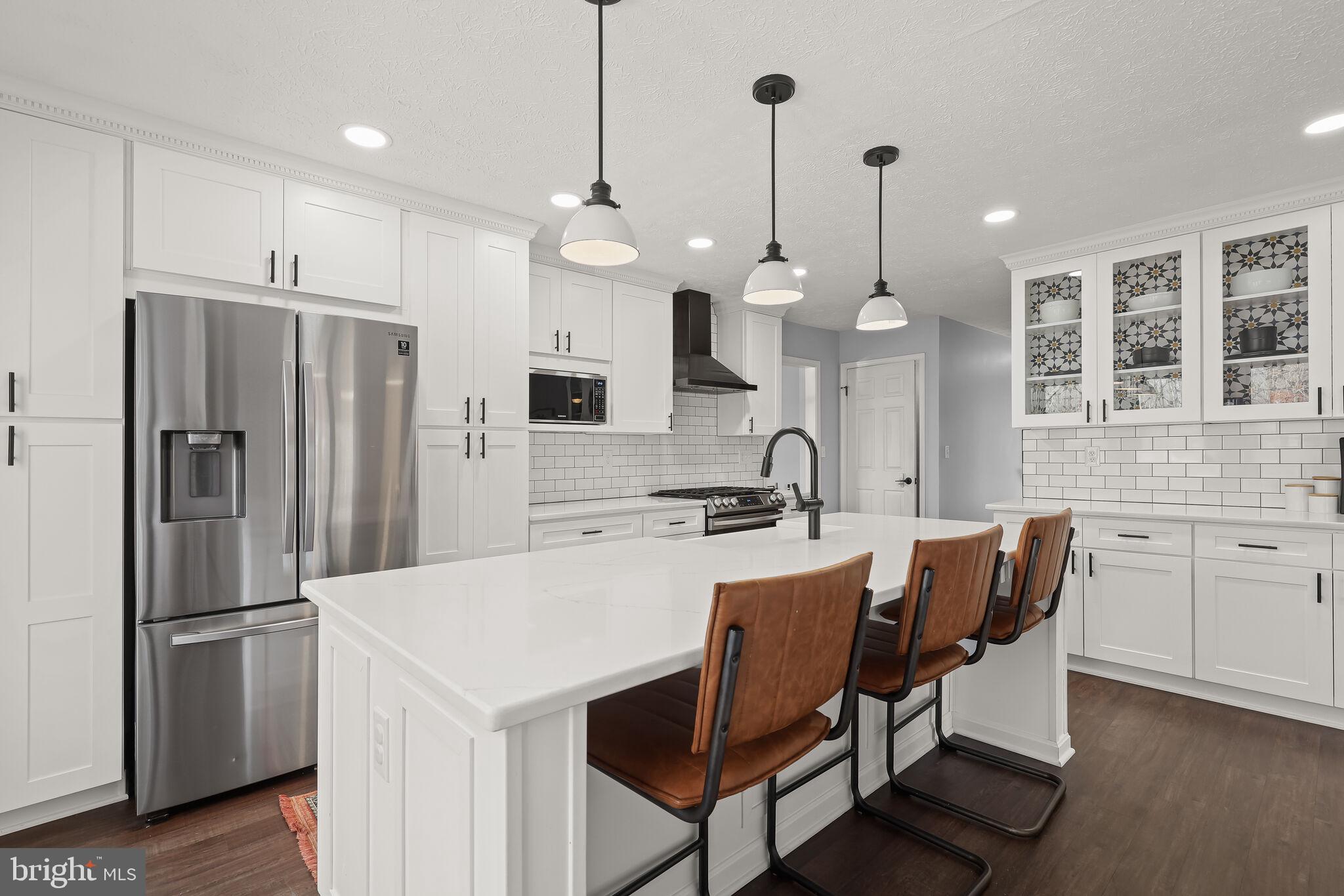 CONSTANT FRIENDSHIP - Residential