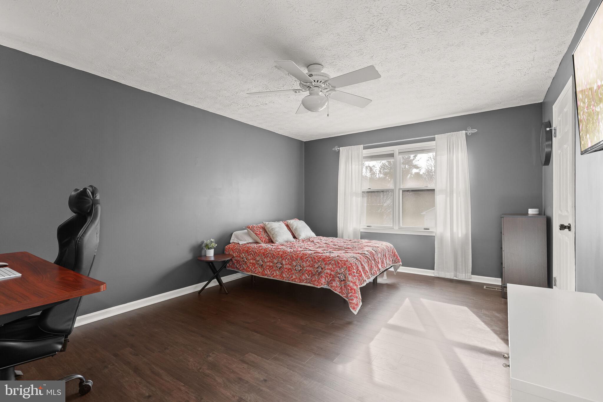 CONSTANT FRIENDSHIP - Residential