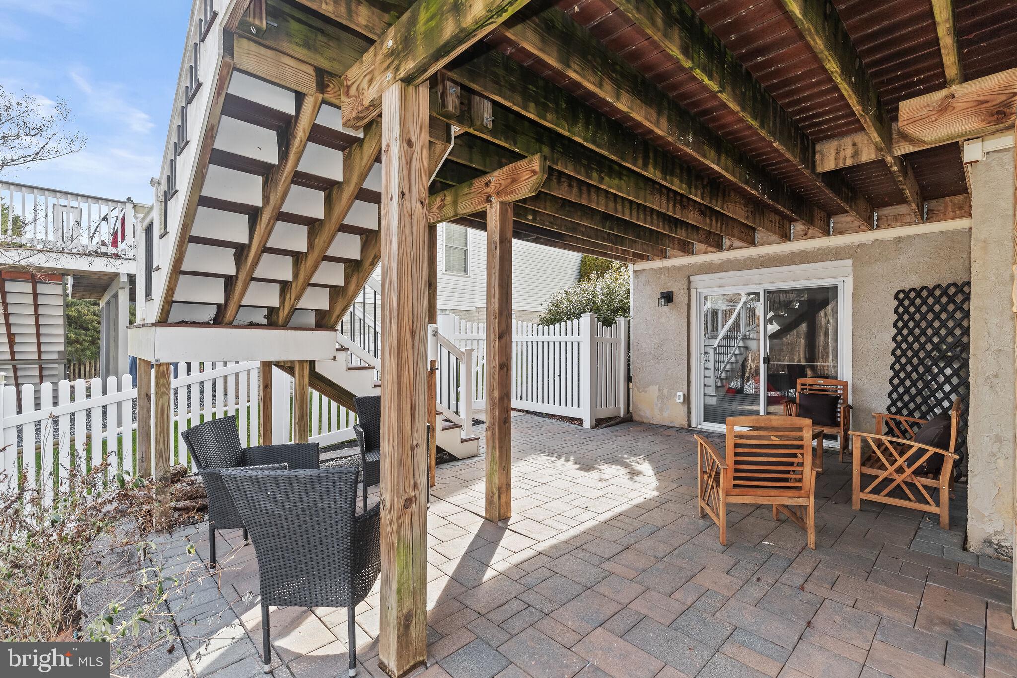 CONSTANT FRIENDSHIP - Residential