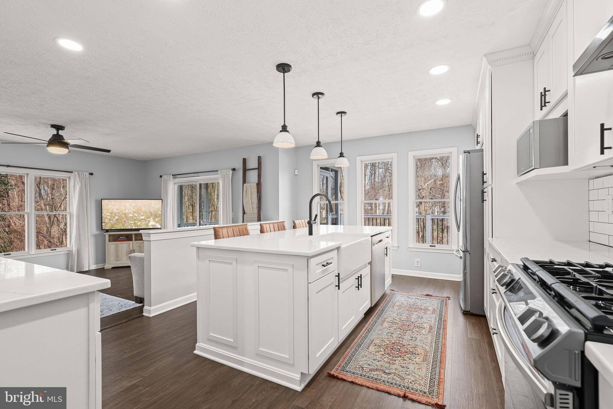 CONSTANT FRIENDSHIP - Residential