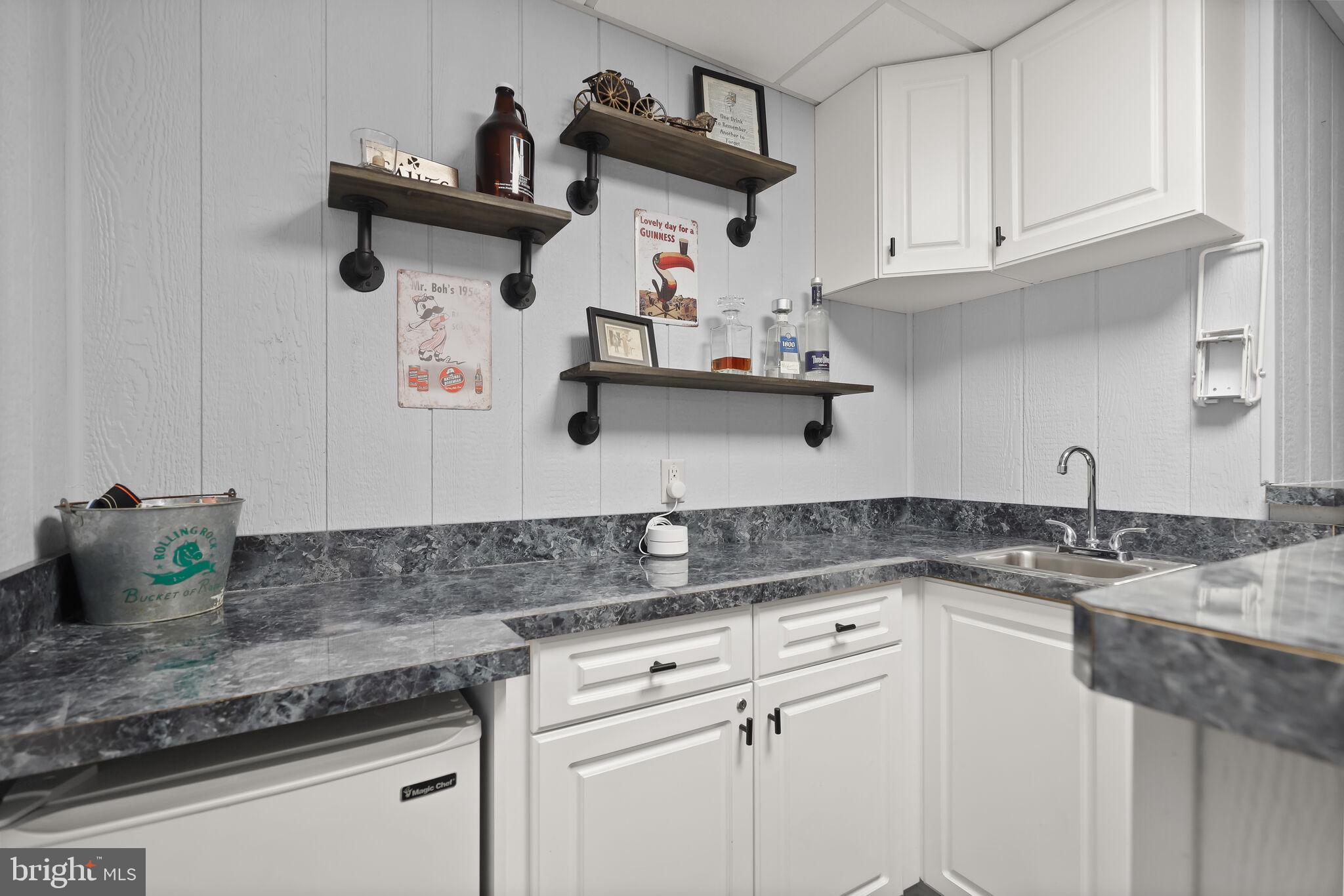 CONSTANT FRIENDSHIP - Residential