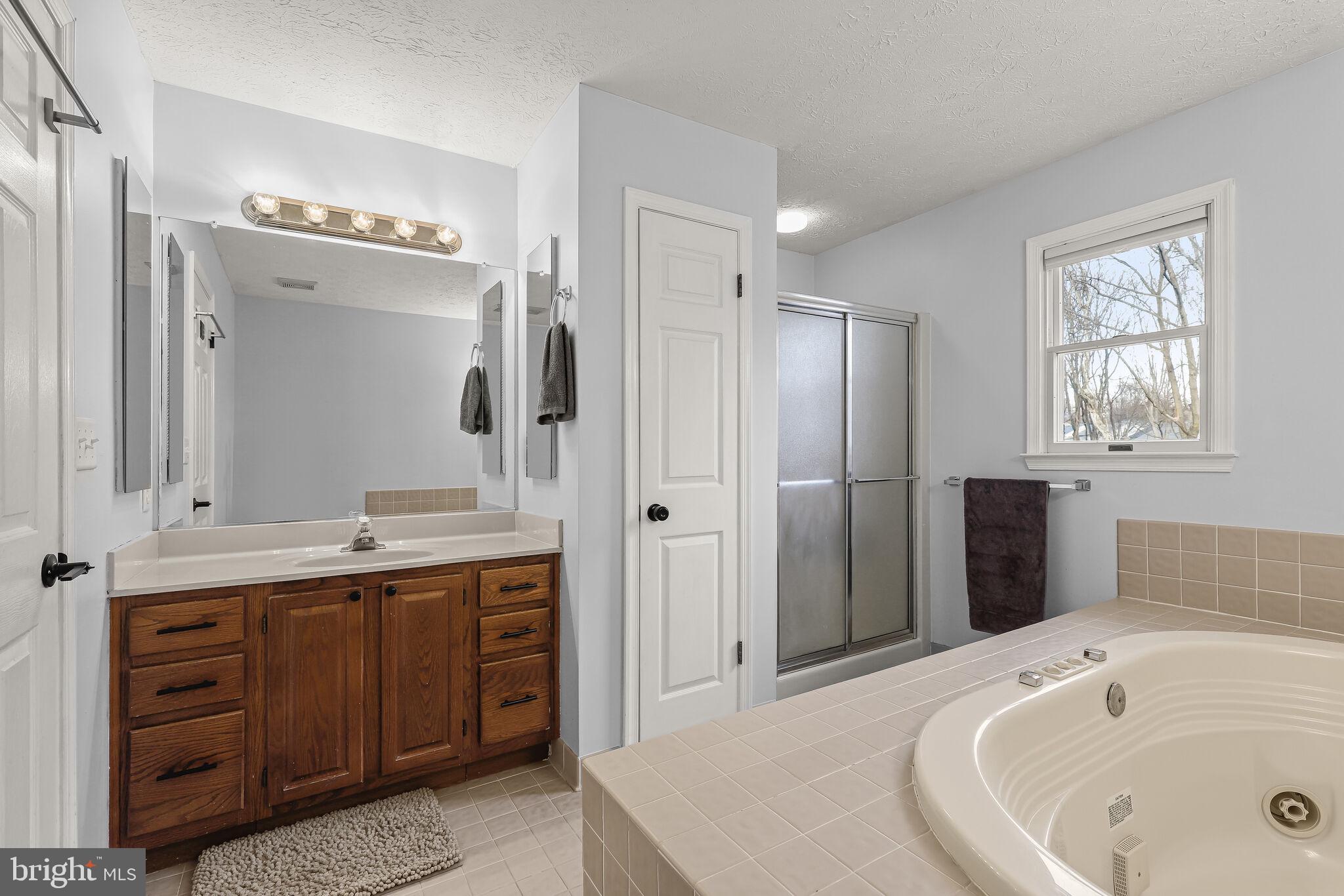 CONSTANT FRIENDSHIP - Residential