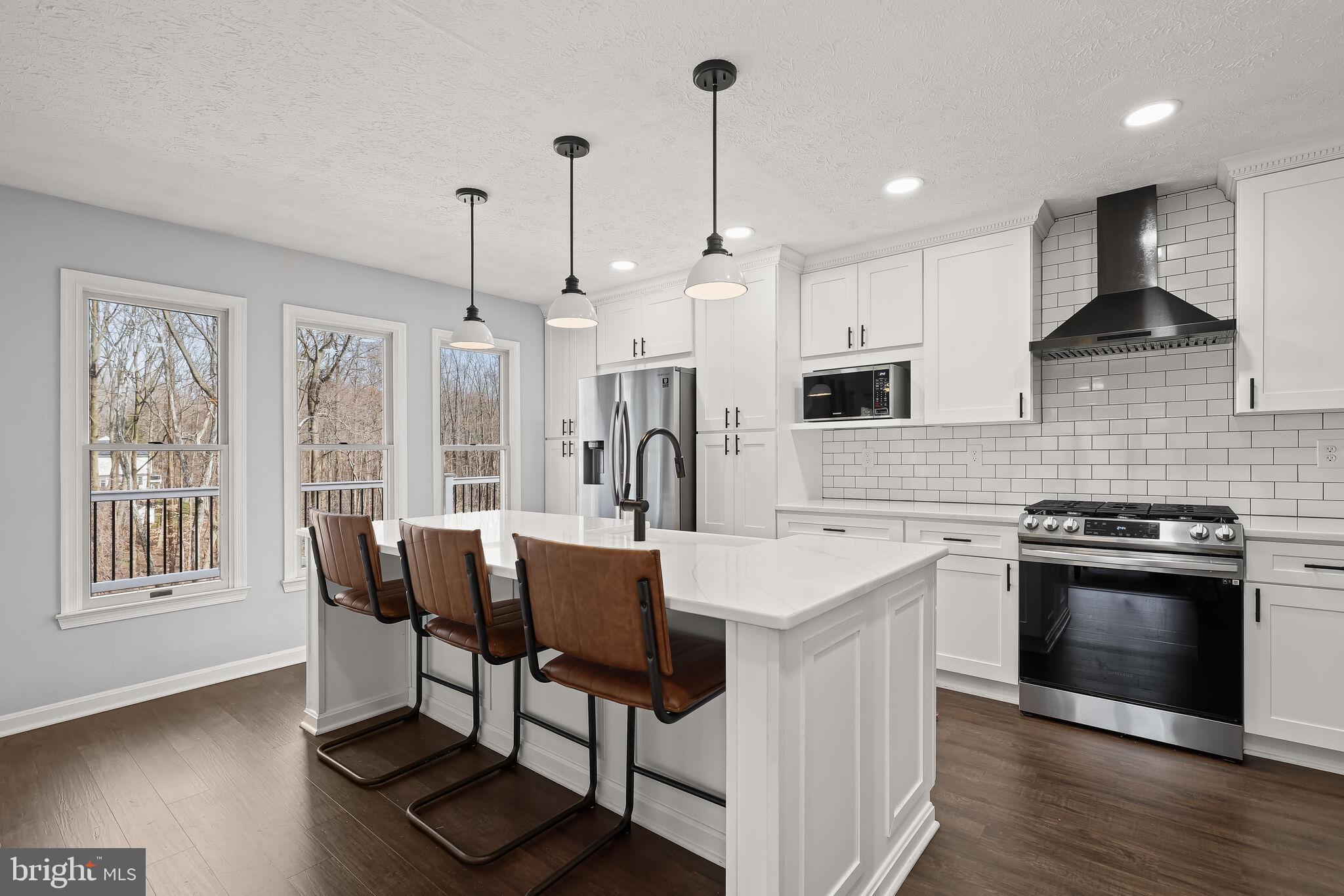 CONSTANT FRIENDSHIP - Residential