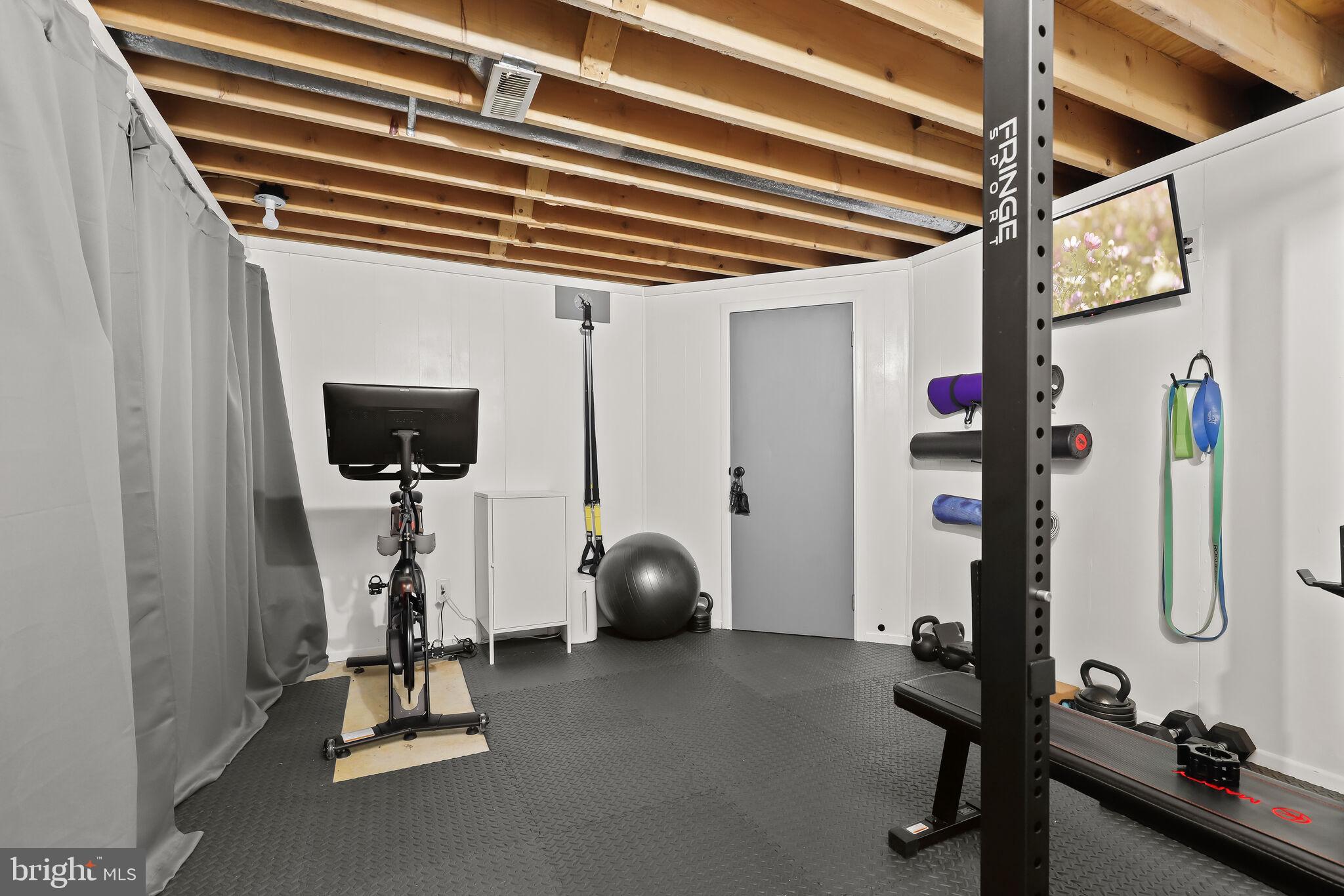 CONSTANT FRIENDSHIP - Residential